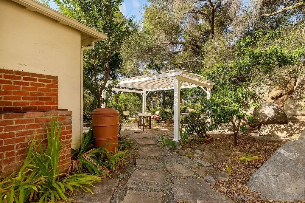 https://cdn.realtyfeed.com/cdn/127/260020449/827d1c1d5088f0c982d648a2af5022c8.webp