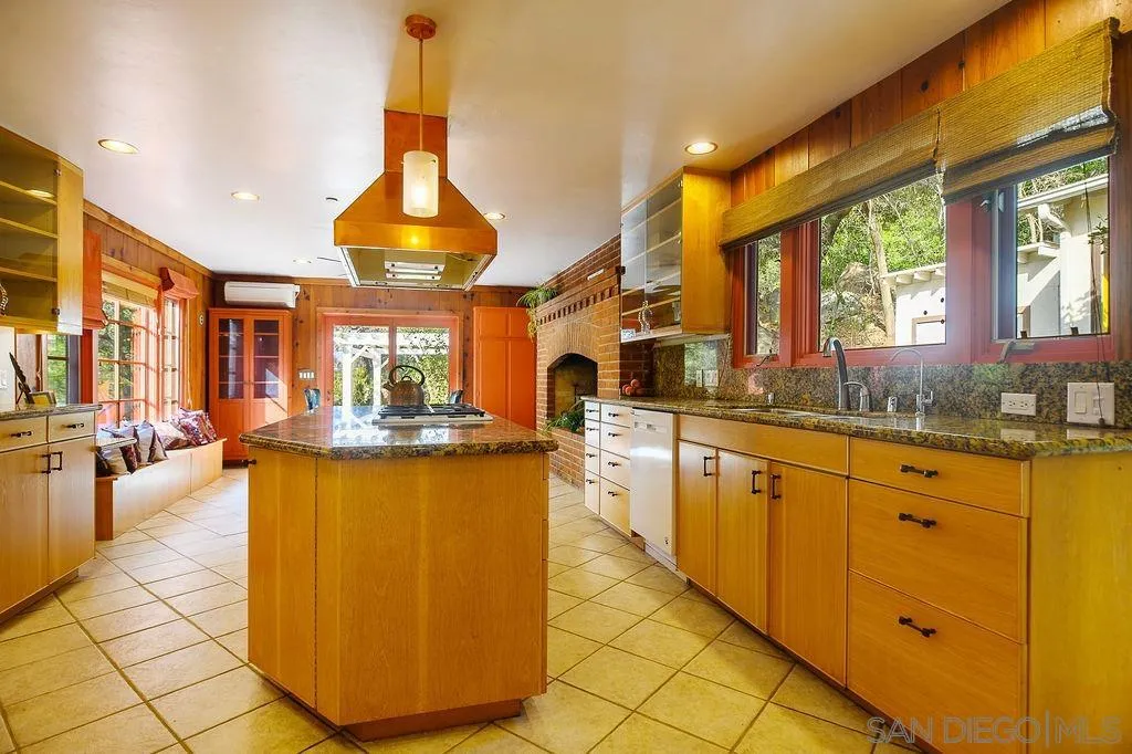 https://cdn.realtyfeed.com/cdn/127/260020449/98e0d4376080d074f3efa81bf276b0a4.webp