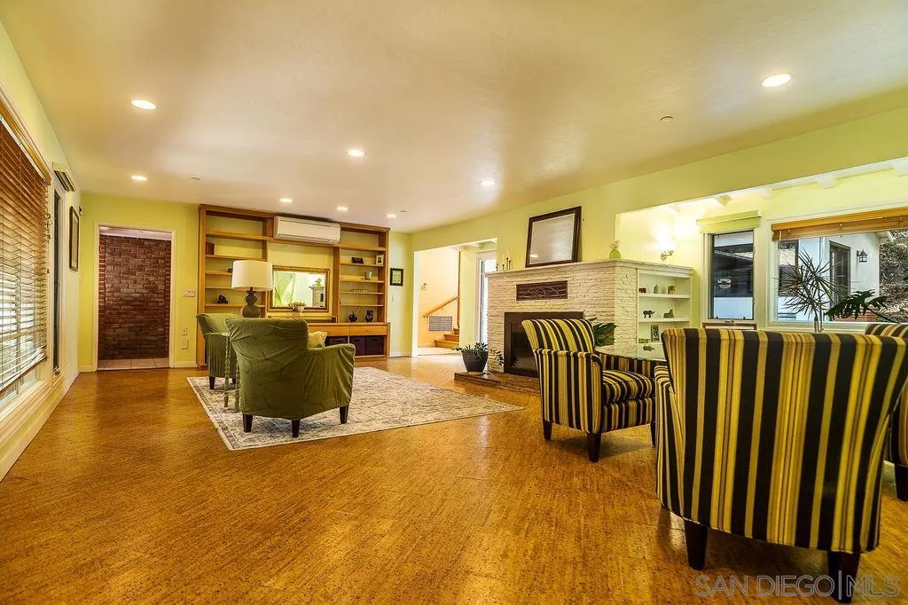 https://cdn.realtyfeed.com/cdn/127/260020449/db89a0726b332bdf0f88f75226f68007.webp