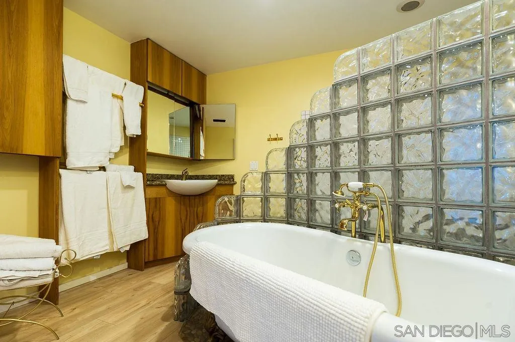 https://cdn.realtyfeed.com/cdn/127/260020449/f0c49fdeba27d8fce3ba869dac49678c.webp