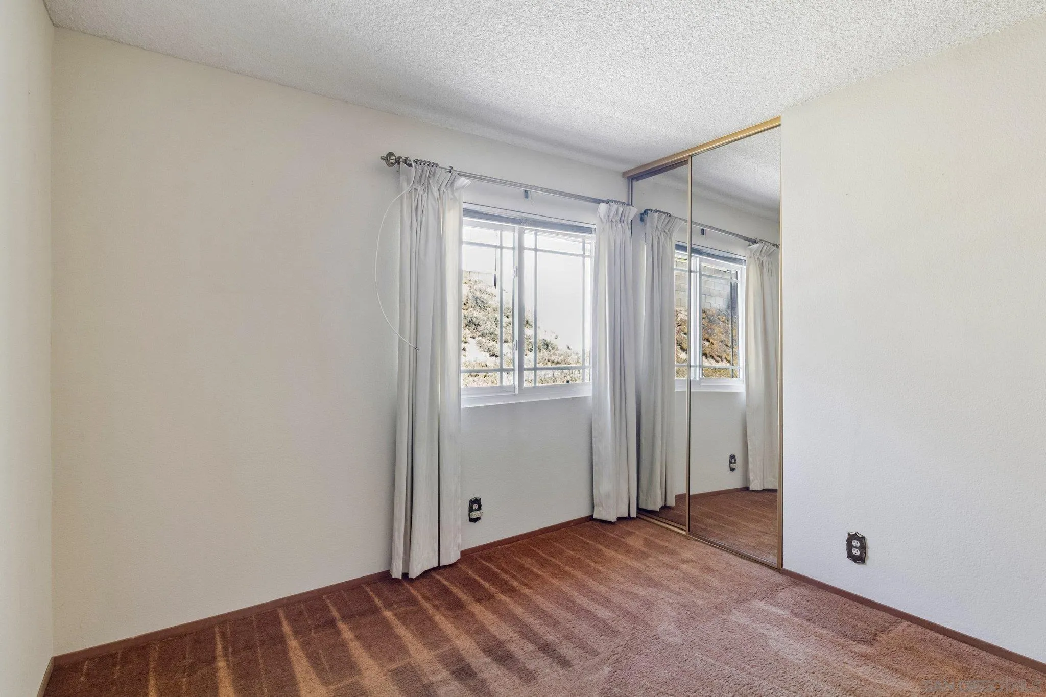 https://cdn.realtyfeed.com/cdn/127/260020452/1ed9690a2fdf4f8f62d848b1cc7980fd.webp