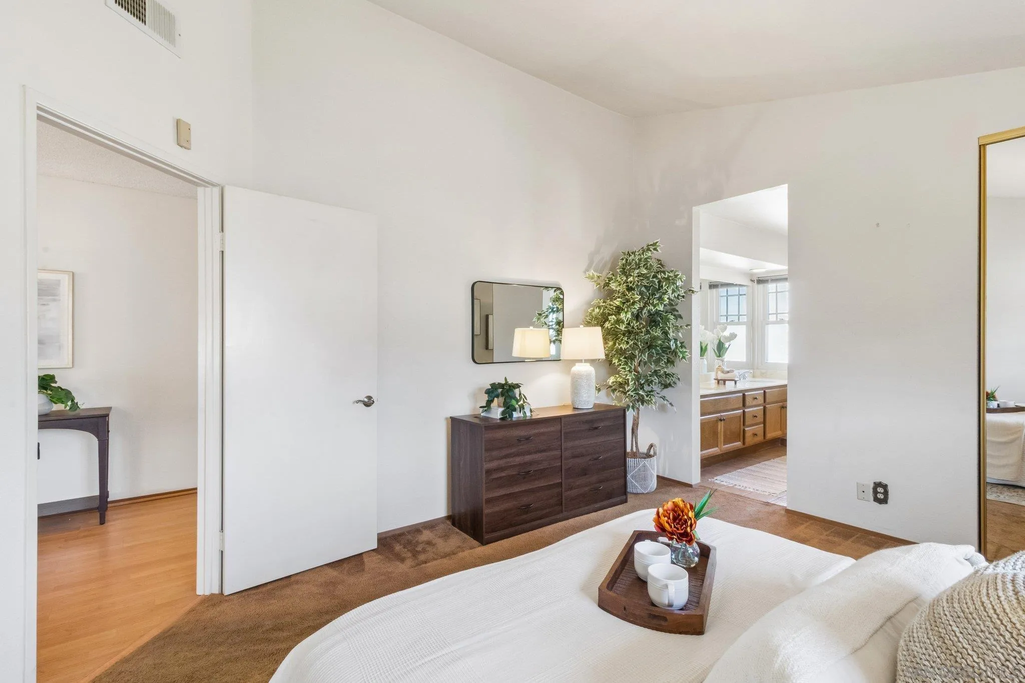 https://cdn.realtyfeed.com/cdn/127/260020452/317f5ad338ba967d4490ac0cc6d0488e.webp