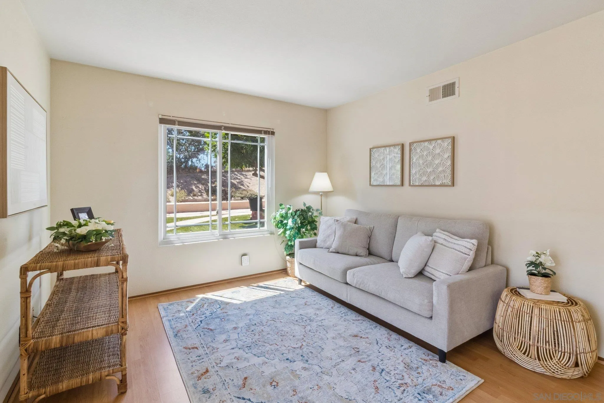 https://cdn.realtyfeed.com/cdn/127/260020452/5a3aba617bd9531153713f2482555d3e.webp