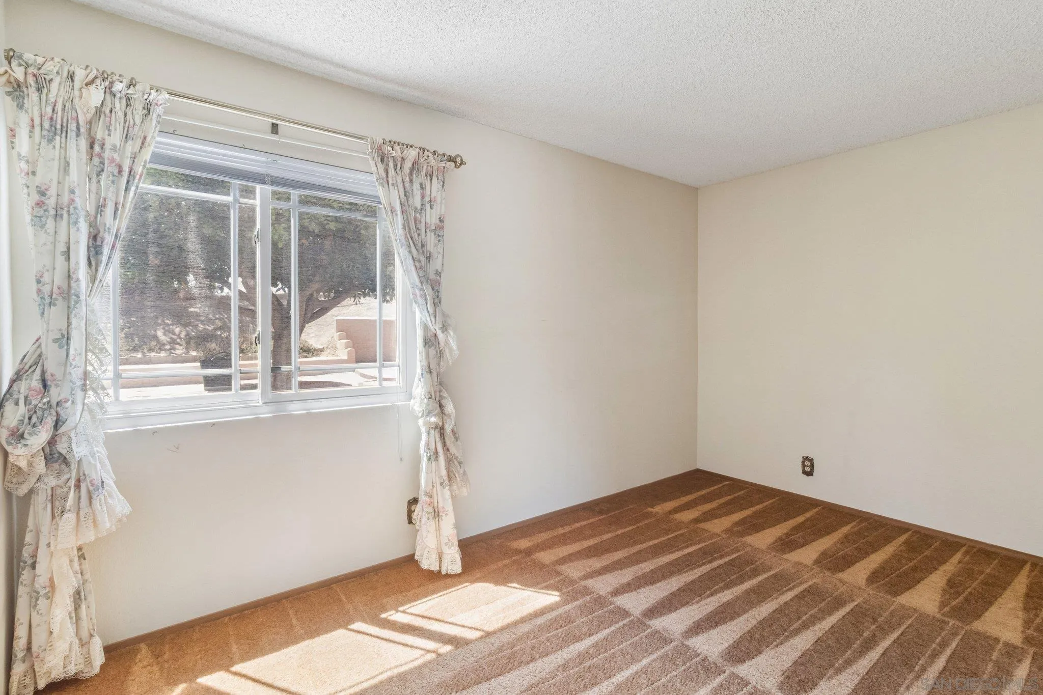 https://cdn.realtyfeed.com/cdn/127/260020452/6f05dc5edaaa45f20c5a5711505c1f0e.webp