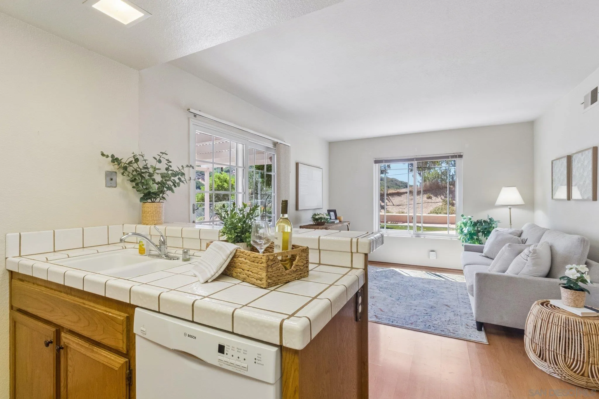 https://cdn.realtyfeed.com/cdn/127/260020452/7f16f5391f5268e0beffd3126de6cba9.webp