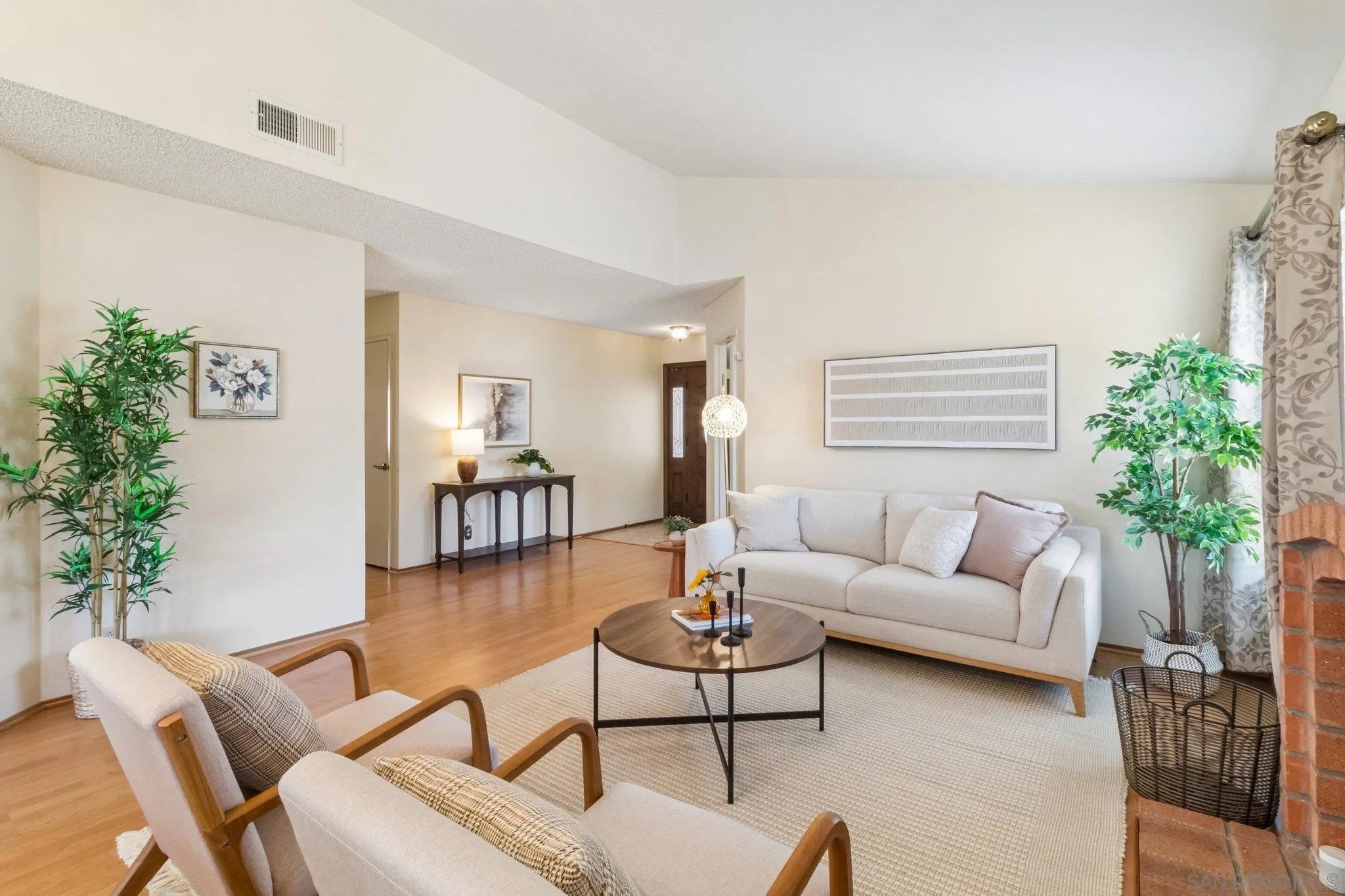 https://cdn.realtyfeed.com/cdn/127/260020452/a35d292f2b0166f032c825e900a2969e.webp