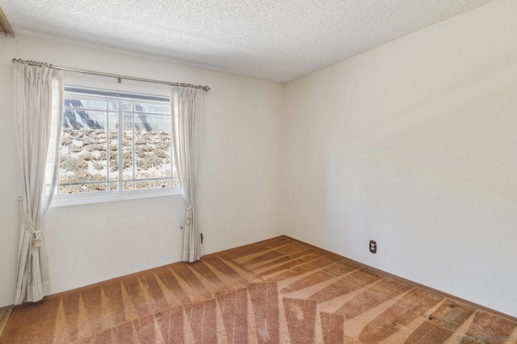 https://cdn.realtyfeed.com/cdn/127/260020452/b0caf67bfc1ee15b7e25fe6de3c587c6.webp