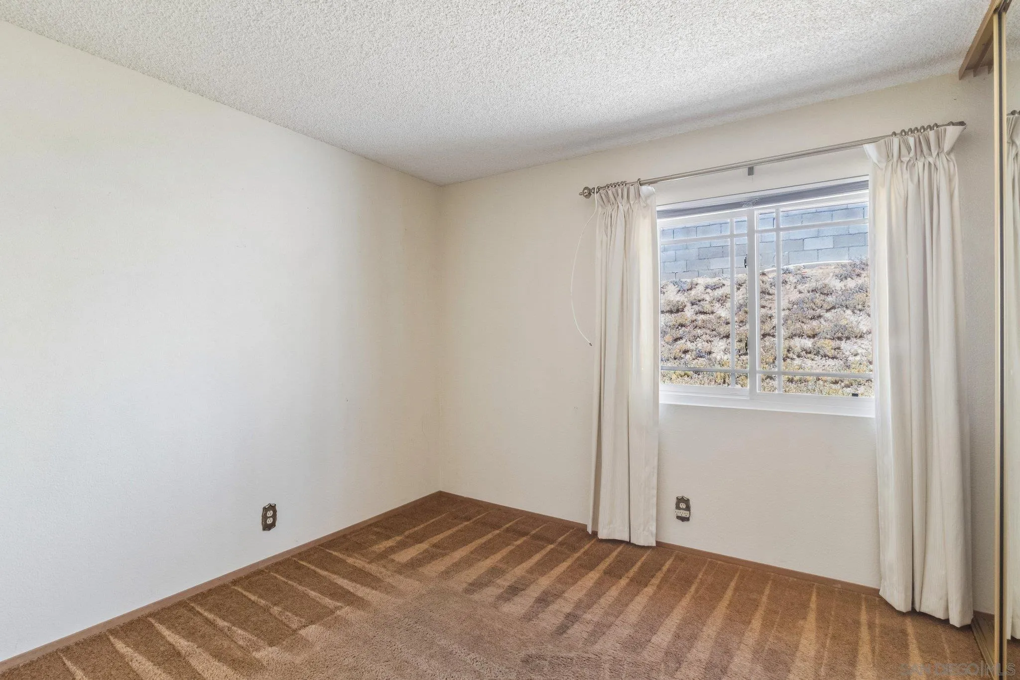 https://cdn.realtyfeed.com/cdn/127/260020452/c8f7e840acd1eb15a47e9d731b0cbc8c.webp