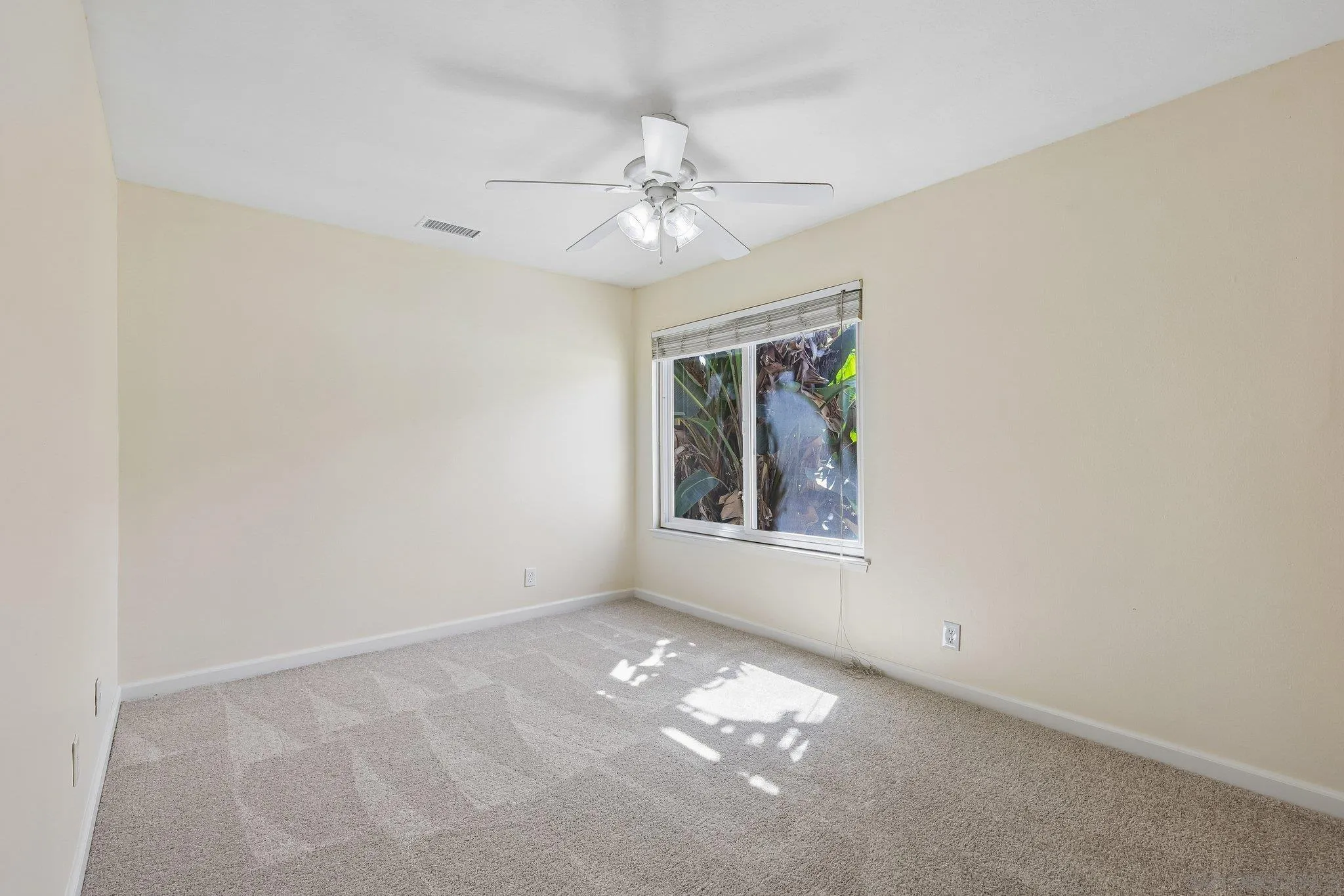 https://cdn.realtyfeed.com/cdn/127/260020453/00bb56db2693b2192a58e513c64ff424.webp