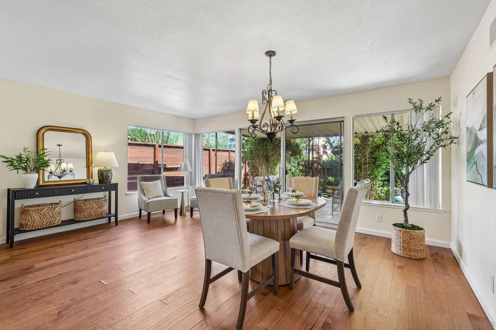 https://cdn.realtyfeed.com/cdn/127/260020453/0a5194e971441419600b040ea727ffb2.webp