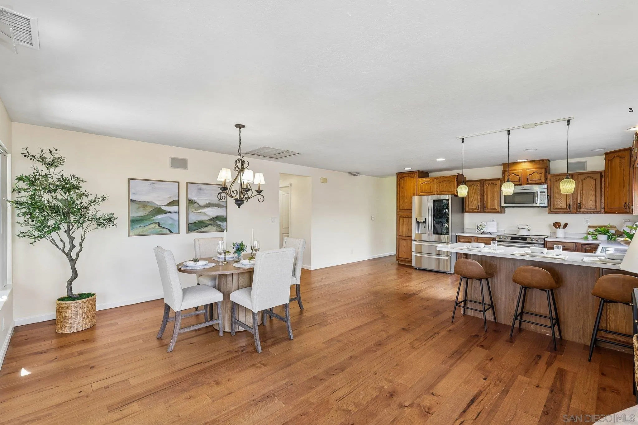 https://cdn.realtyfeed.com/cdn/127/260020453/1307fe0bfc3c2408511f4fde8640e5e7.webp
