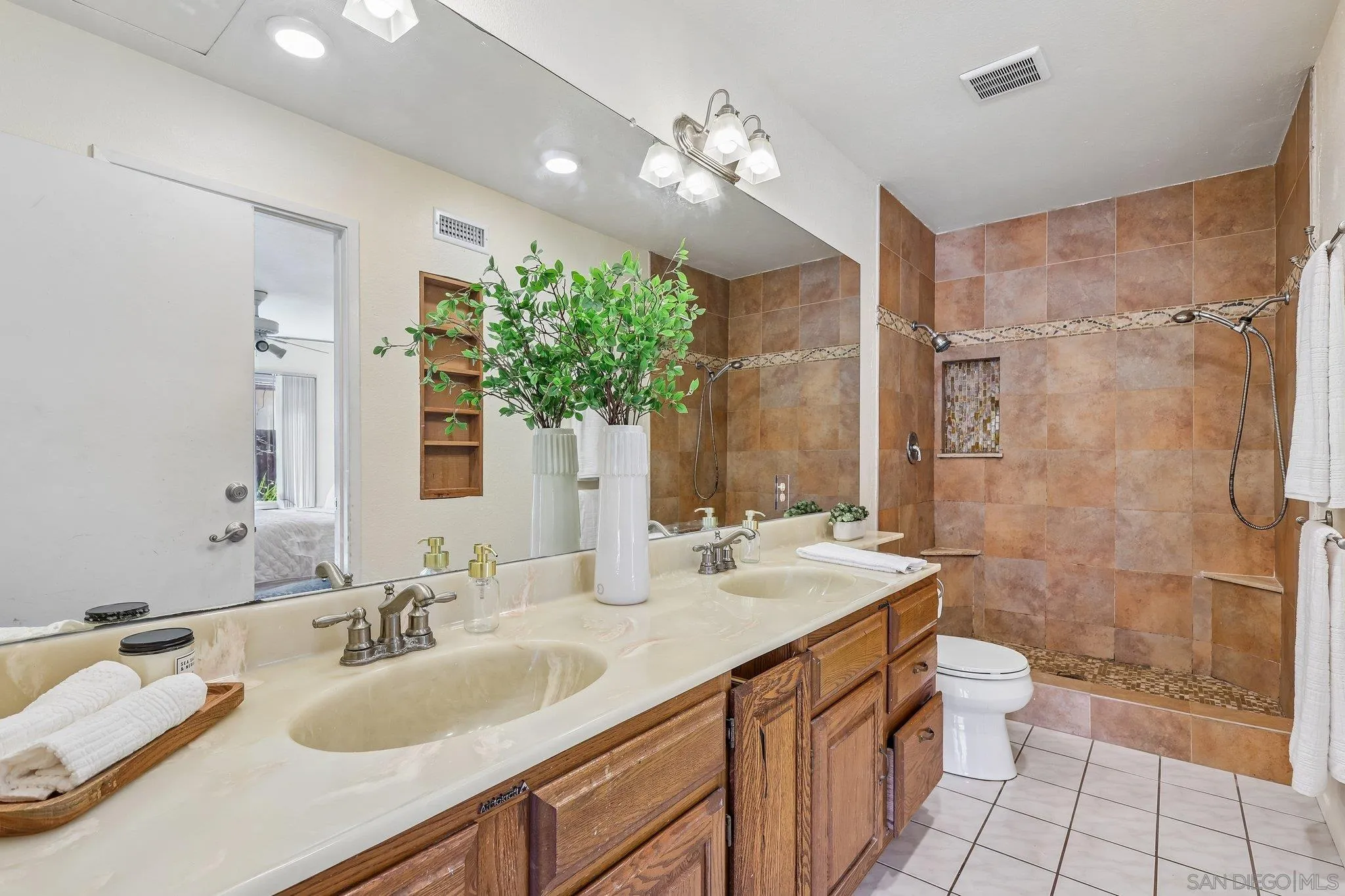https://cdn.realtyfeed.com/cdn/127/260020453/3c33a45c7d891bd6e1f857441110685c.webp