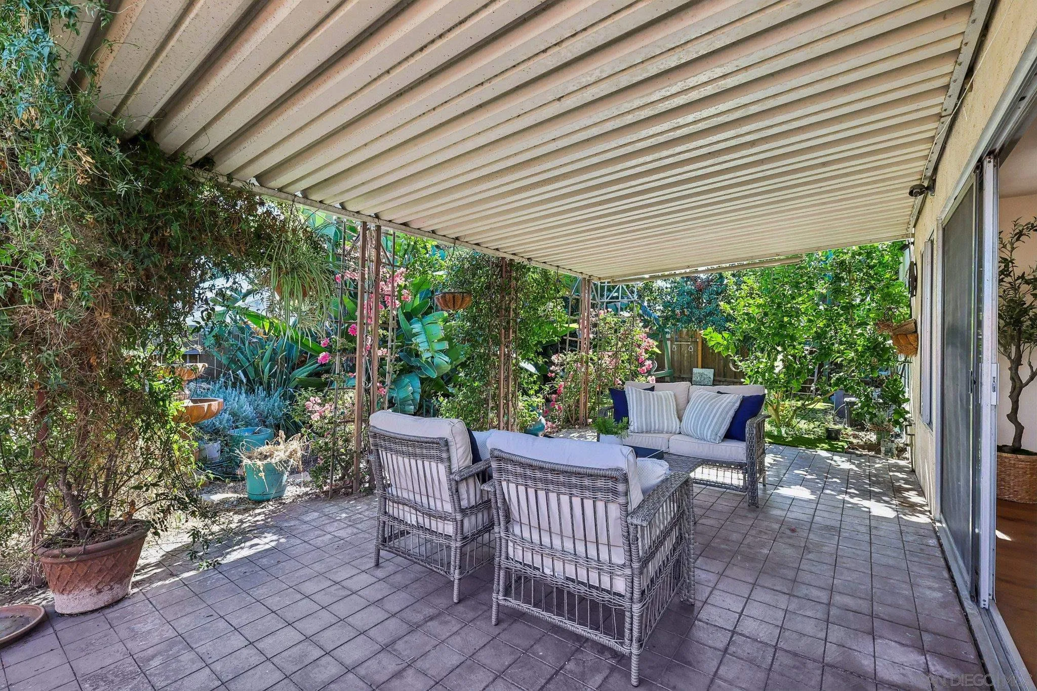 https://cdn.realtyfeed.com/cdn/127/260020453/415746a6160e0e253d4e16757d946bd7.webp