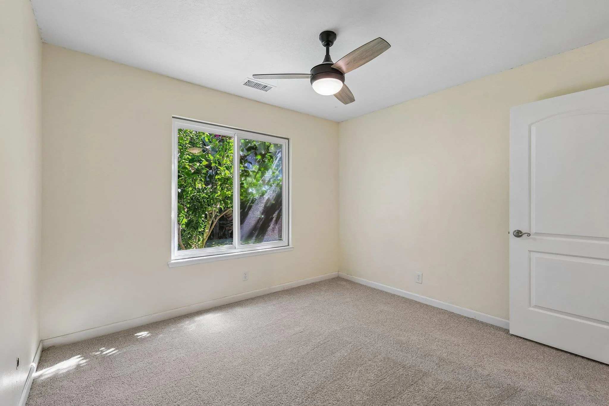 https://cdn.realtyfeed.com/cdn/127/260020453/4a98f52a1d9110ba4fc17f1f0cf8837d.webp
