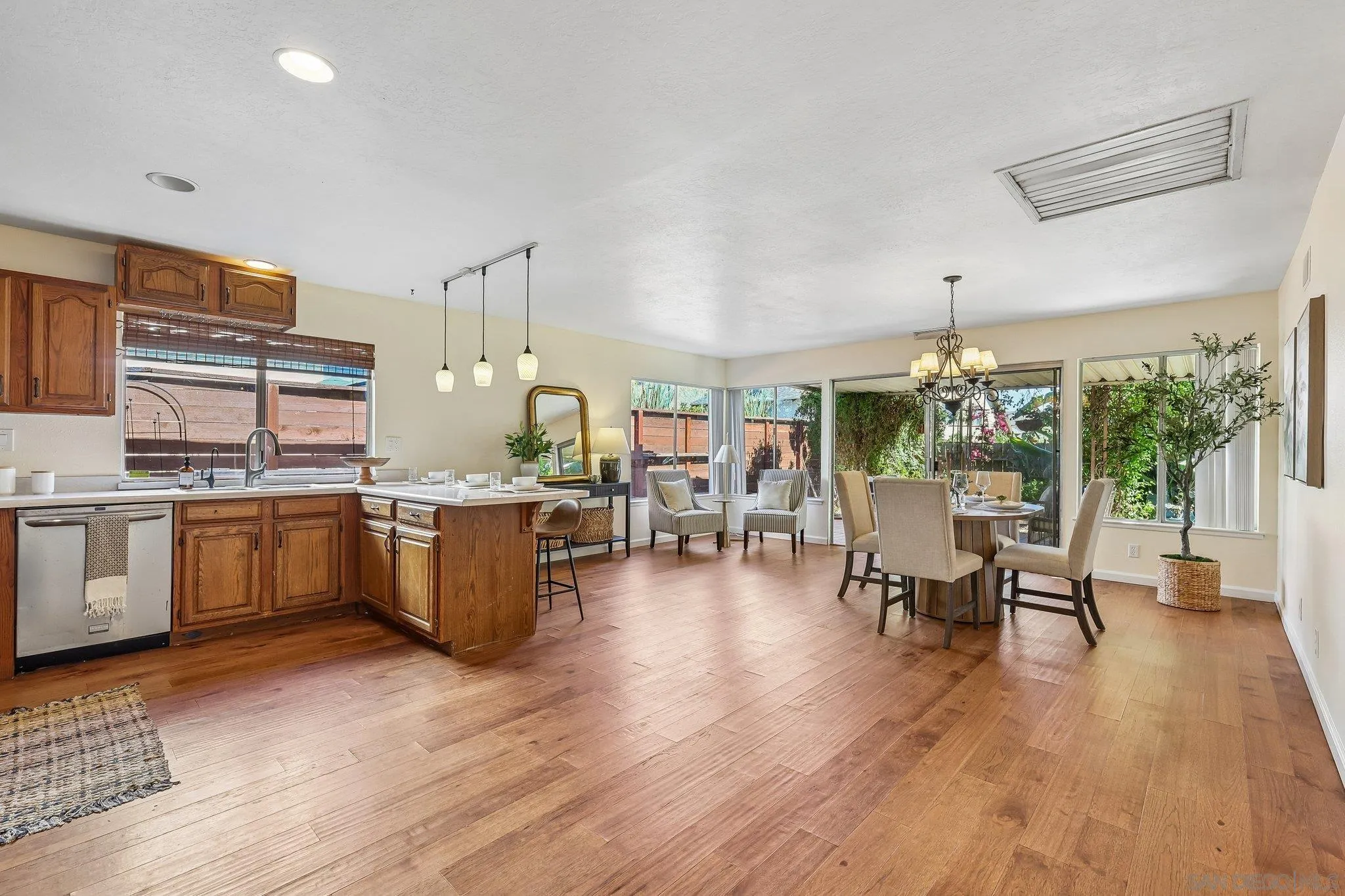 https://cdn.realtyfeed.com/cdn/127/260020453/8ca7d154b1bc80997a7a744f3aece918.webp