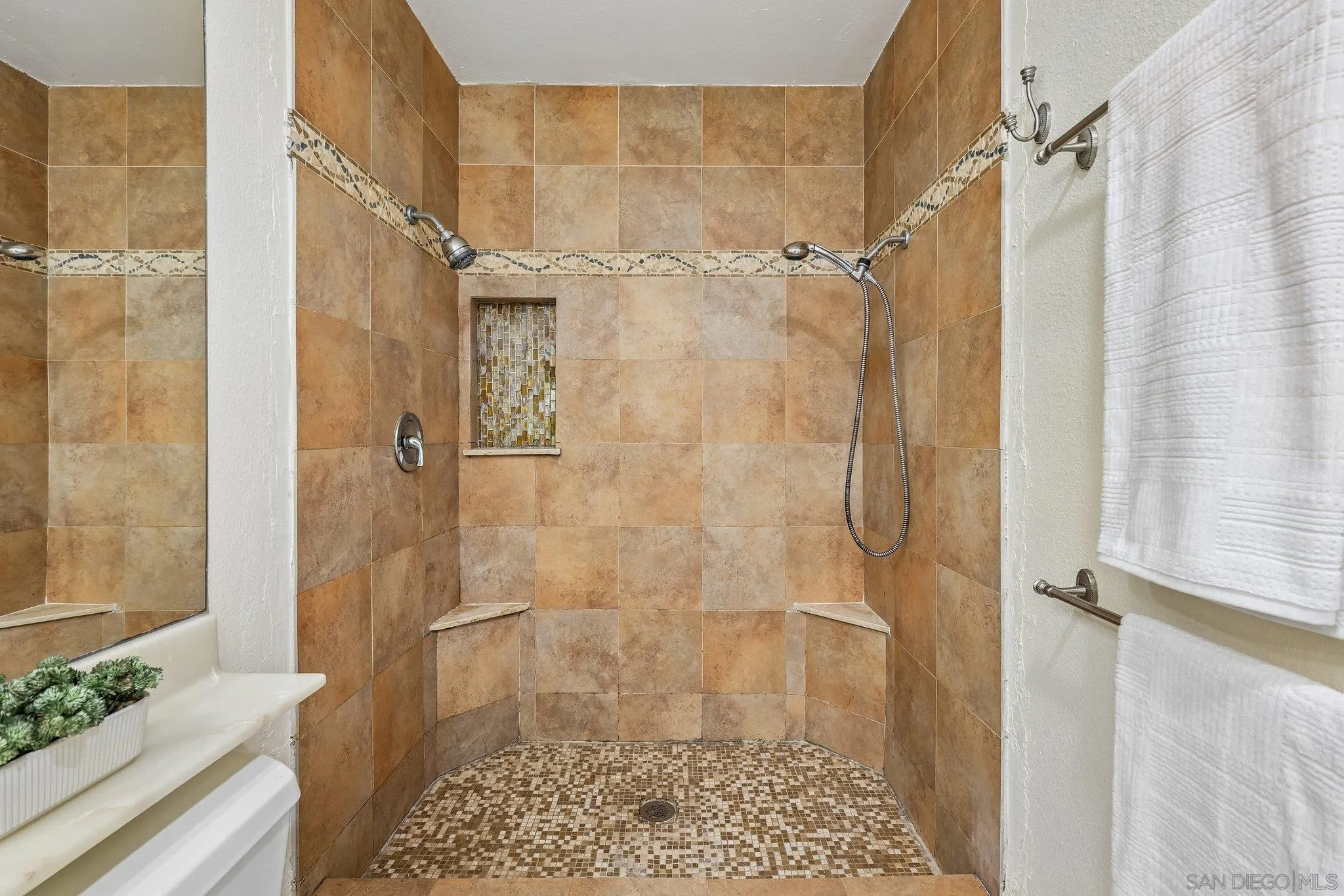 https://cdn.realtyfeed.com/cdn/127/260020453/91ed9da263c42a1ea60e6330d82ea8a7.webp