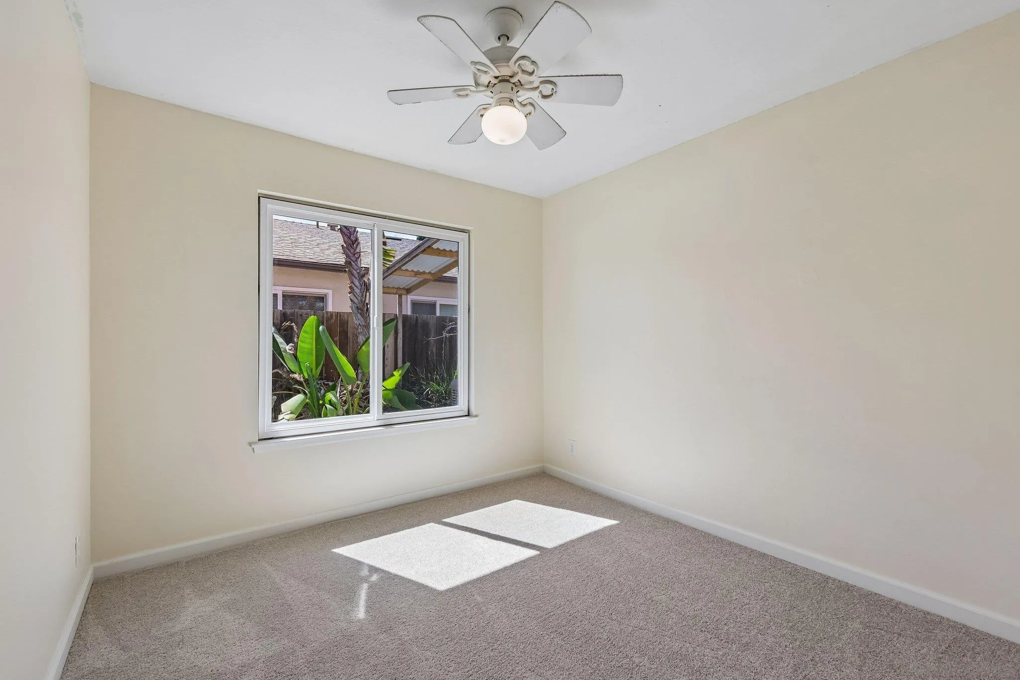 https://cdn.realtyfeed.com/cdn/127/260020453/e76cd3ebcb565cb0a49d93b35440d667.webp