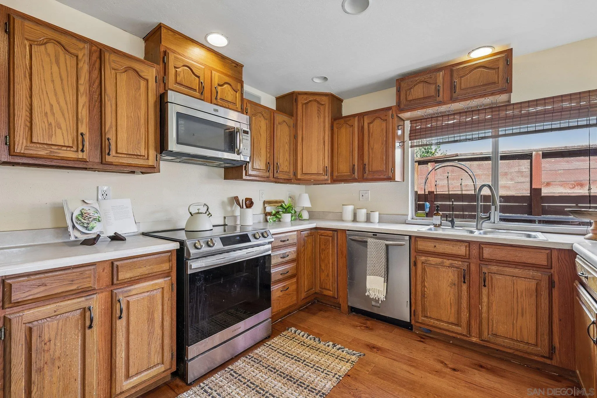 https://cdn.realtyfeed.com/cdn/127/260020453/fc034c9e08d4ee85104c4d280e1abc1a.webp