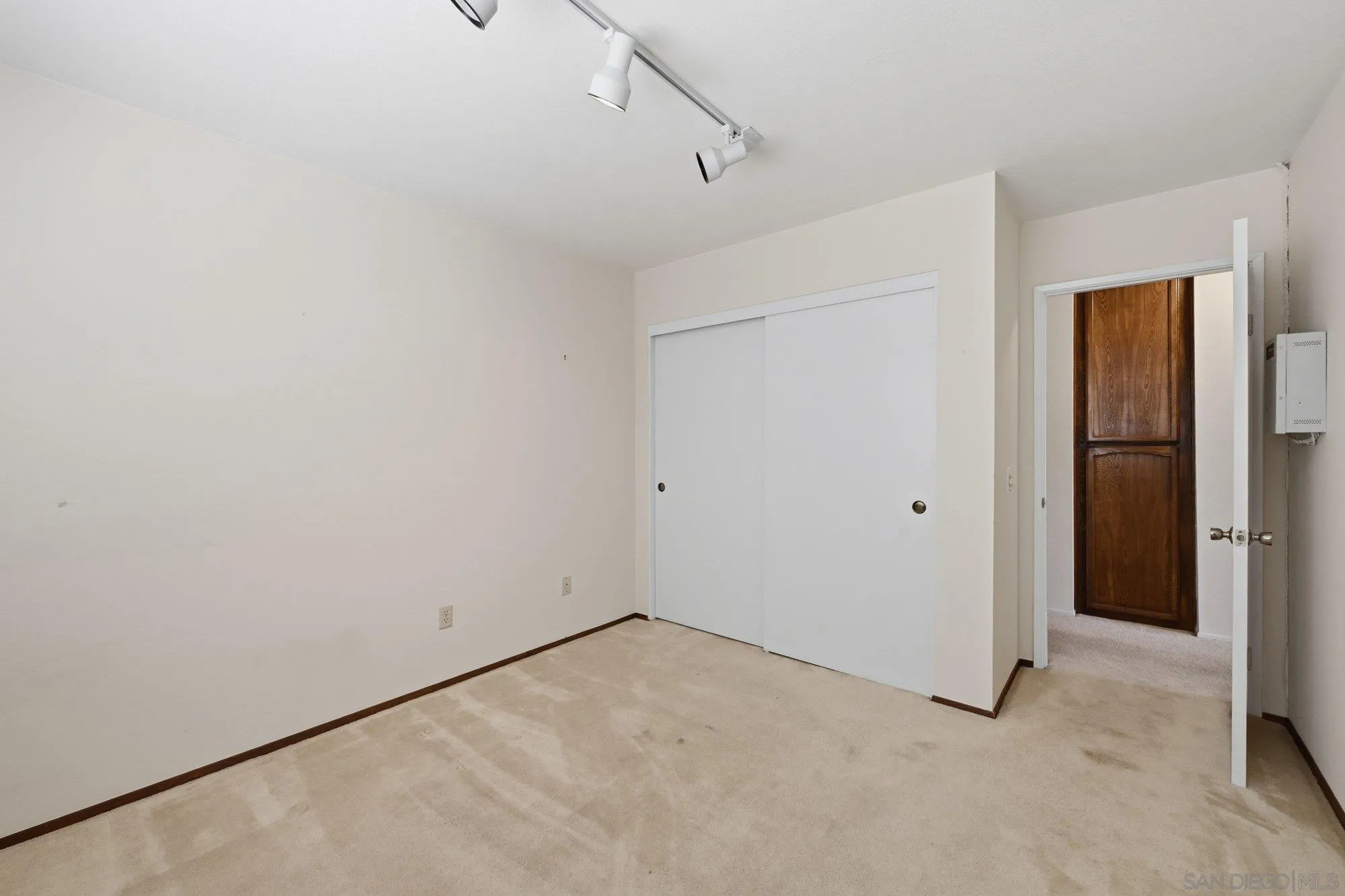 https://cdn.realtyfeed.com/cdn/127/260020455/52c555080cace831114540f64365c5f4.webp