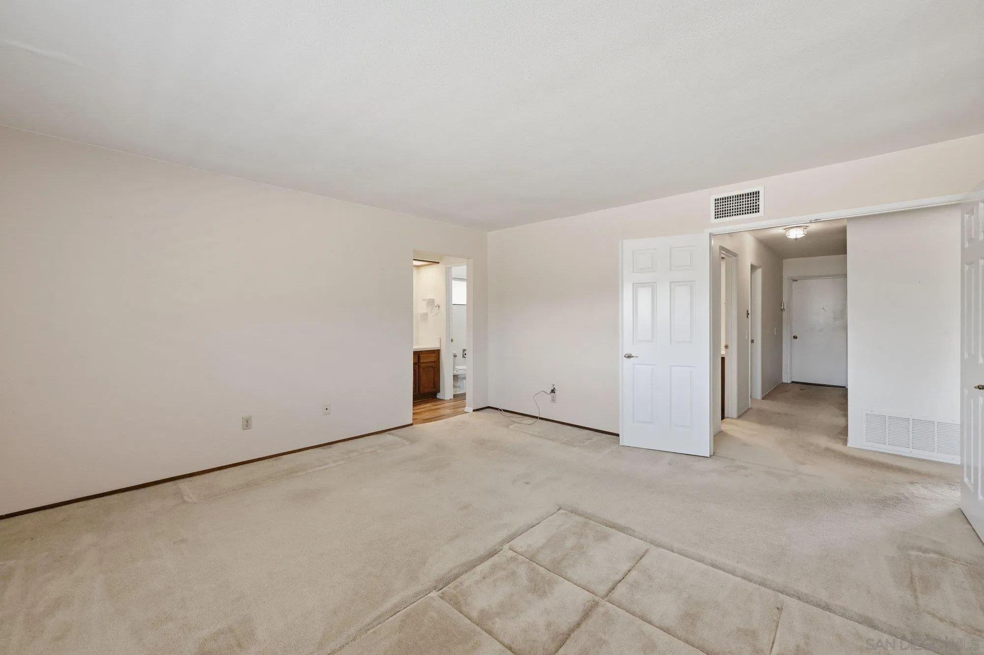 https://cdn.realtyfeed.com/cdn/127/260020455/62f61fda5b6f3d84b5d7903b299278ef.webp