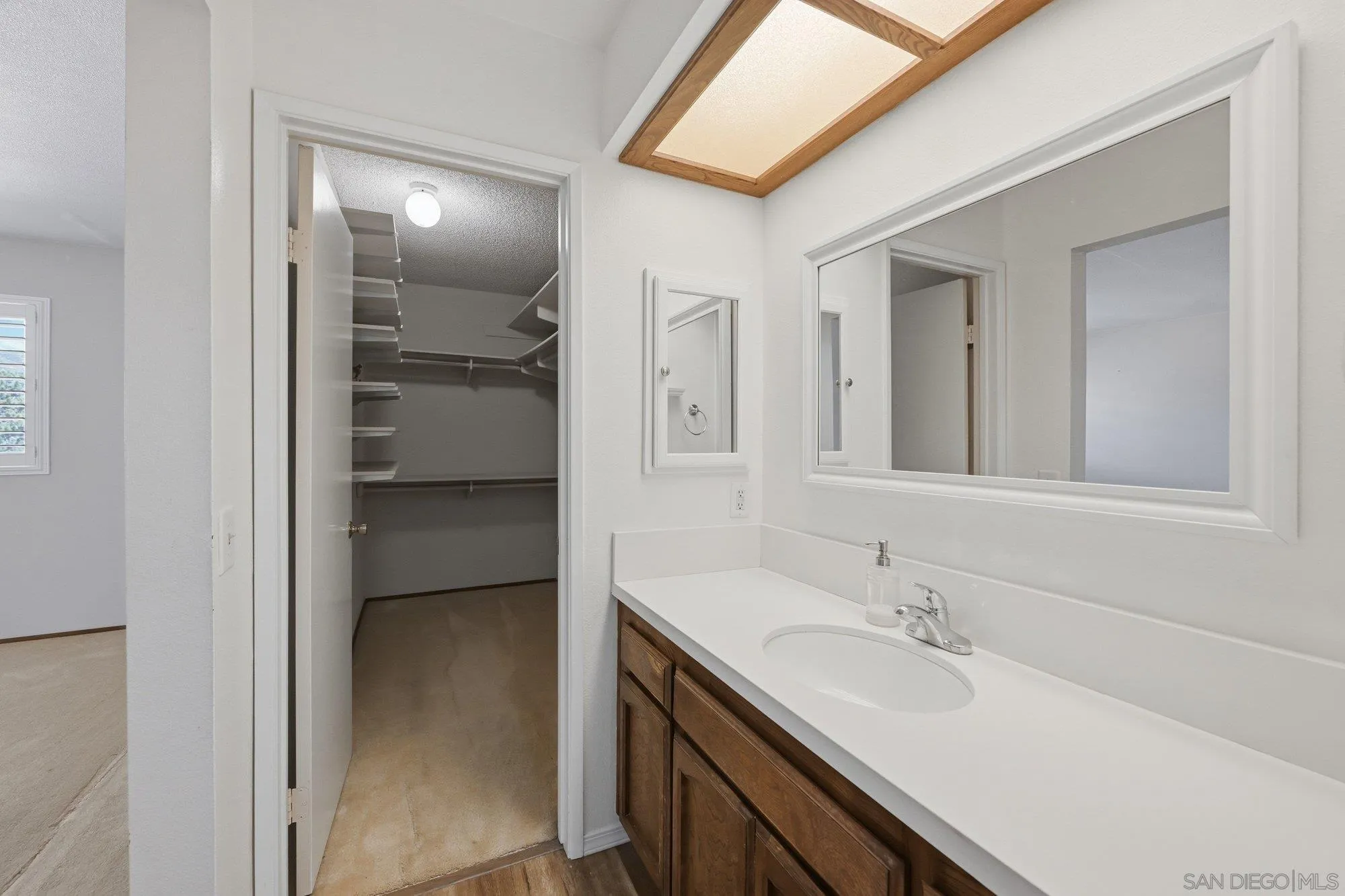 https://cdn.realtyfeed.com/cdn/127/260020455/780ea1a55481d509fbe34ad5b7513beb.webp