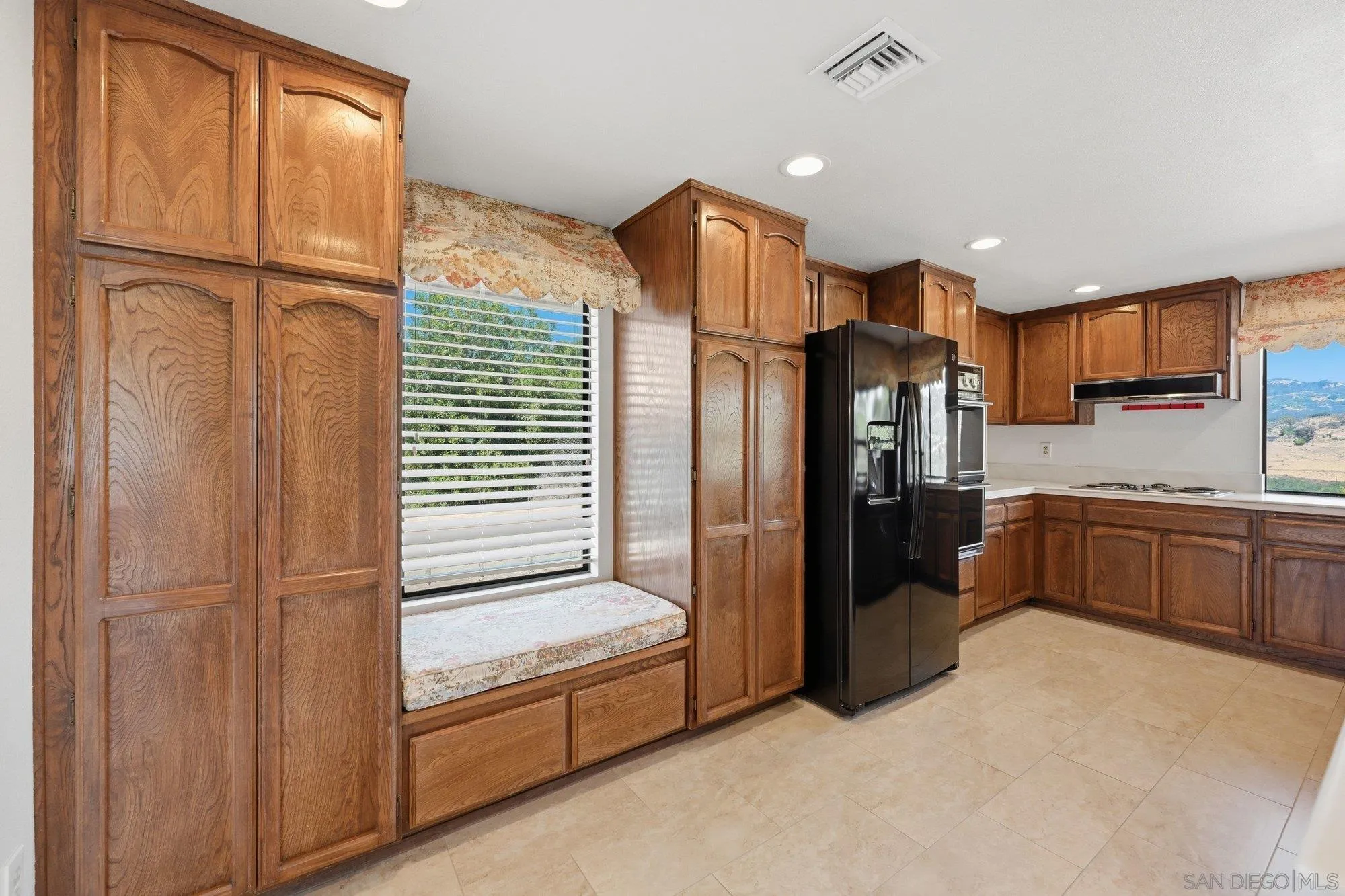 https://cdn.realtyfeed.com/cdn/127/260020455/d98f4bb437c0338efd58929f6bb4a128.webp