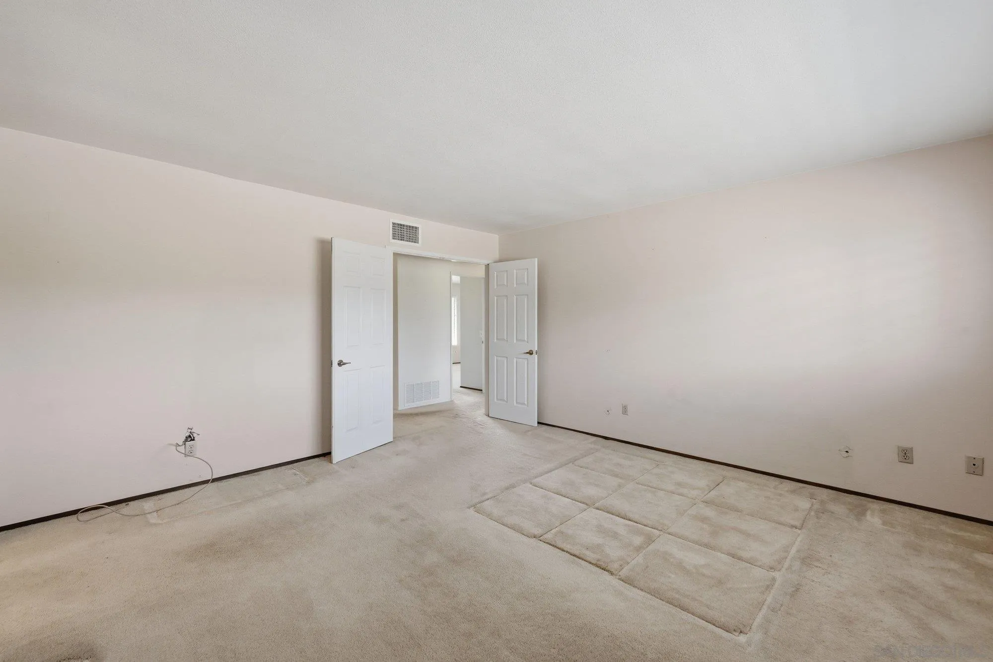 https://cdn.realtyfeed.com/cdn/127/260020455/fb9f57b6047e7a89b8082bb4e20ff4fc.webp