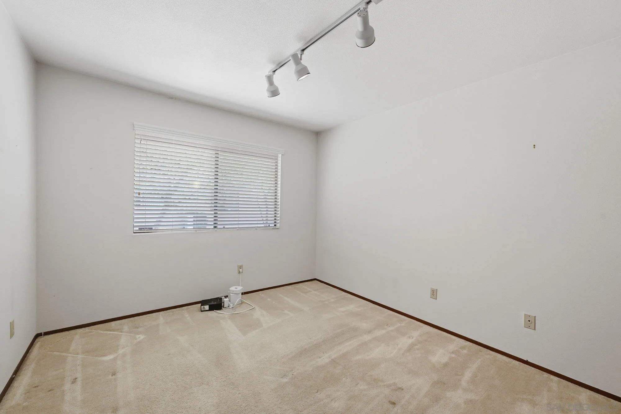 https://cdn.realtyfeed.com/cdn/127/260020455/fc21809b7ccb81b53835164758b5d644.webp