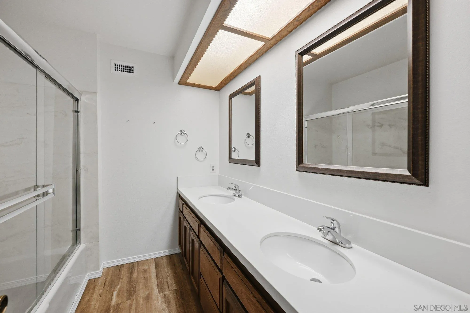 https://cdn.realtyfeed.com/cdn/127/260020455/ffbf2f30228eaa438d3148016f4083f6.webp