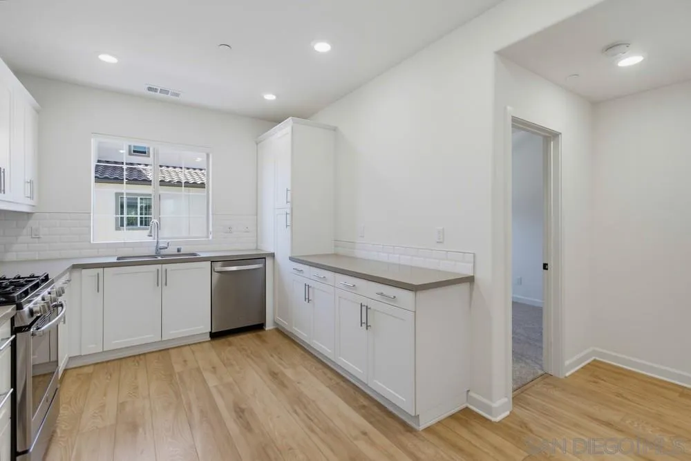 Photo #9: 260020459 Listing: Photo #9