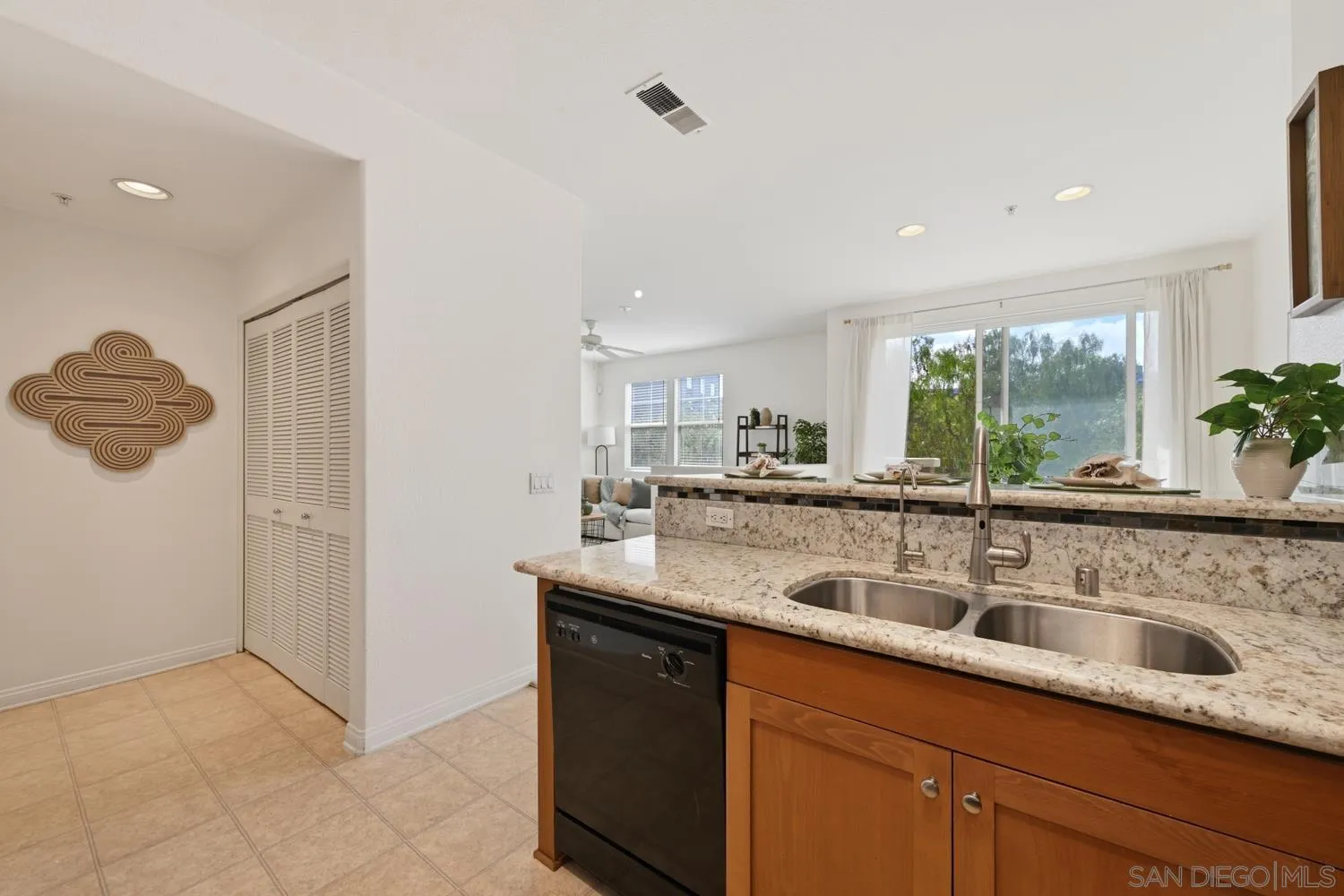 Photo #12: 260020460 Listing: Photo #12