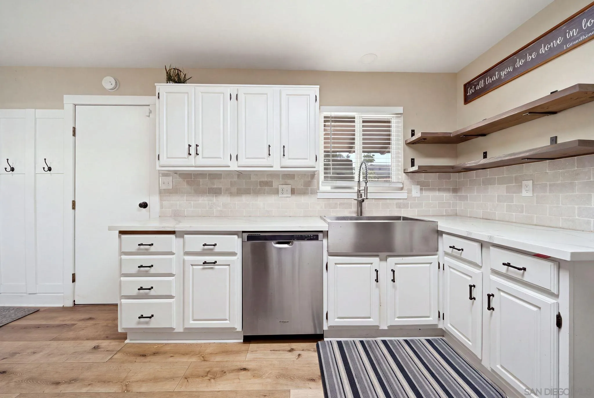 https://cdn.realtyfeed.com/cdn/127/260020462/1a34081302690009bd48ab7224fe5c1c.webp
