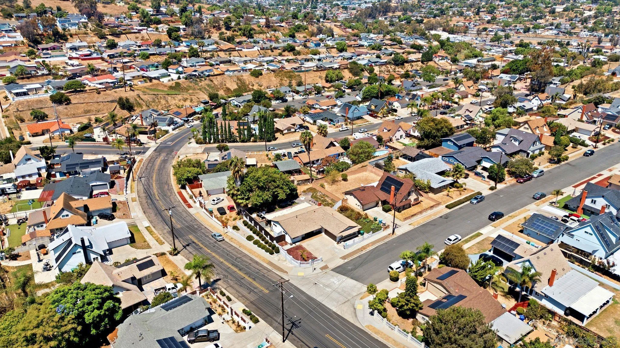 https://cdn.realtyfeed.com/cdn/127/260020462/1bcc6b2b287d2adc44086c775aa1f096.webp