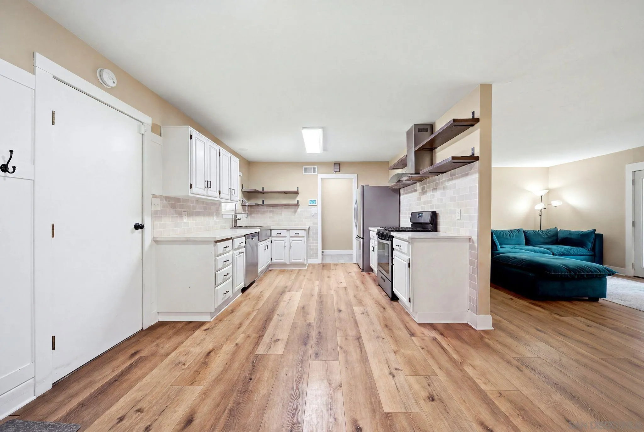 https://cdn.realtyfeed.com/cdn/127/260020462/b66e07874070477662cc22664eeef11c.webp