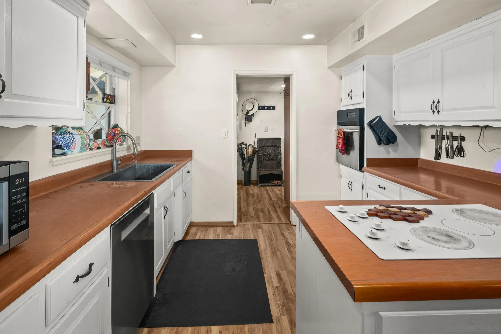 https://cdn.realtyfeed.com/cdn/127/260020463/365ecbcebf7a70b791c207dfe4d42390.webp