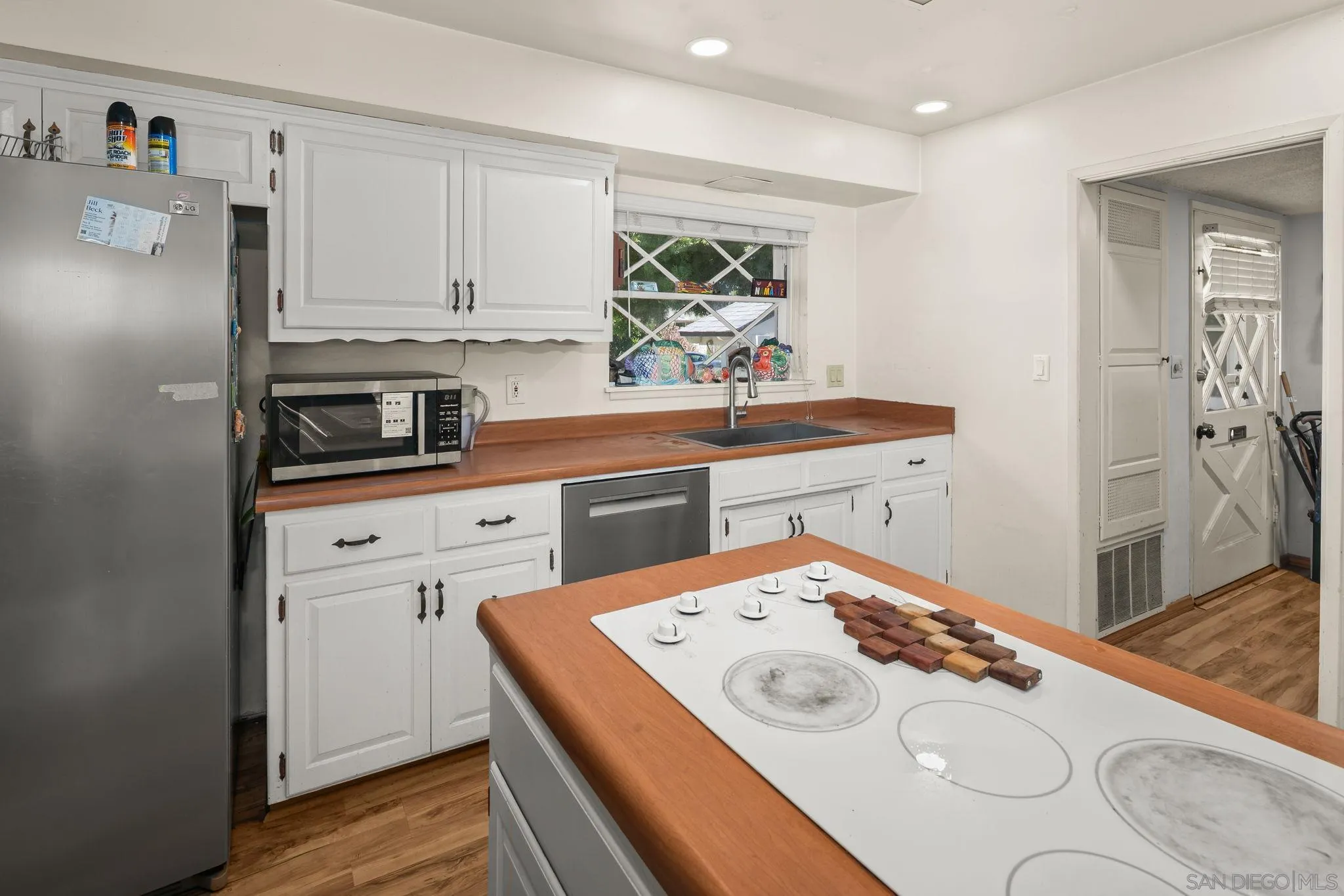 https://cdn.realtyfeed.com/cdn/127/260020463/644a909352423a80a9bcf106318ed27e.webp
