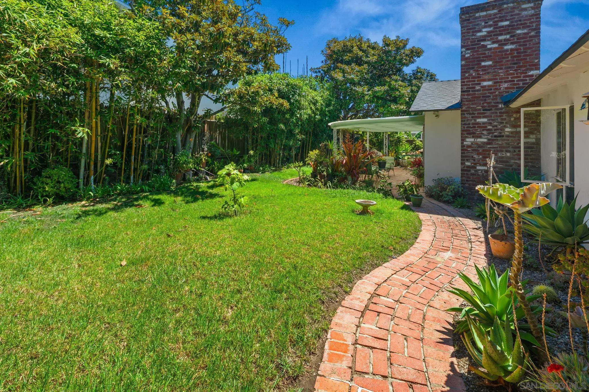 https://cdn.realtyfeed.com/cdn/127/260020463/78513fdd0da25e0ed619c3e3ddfe81d3.webp