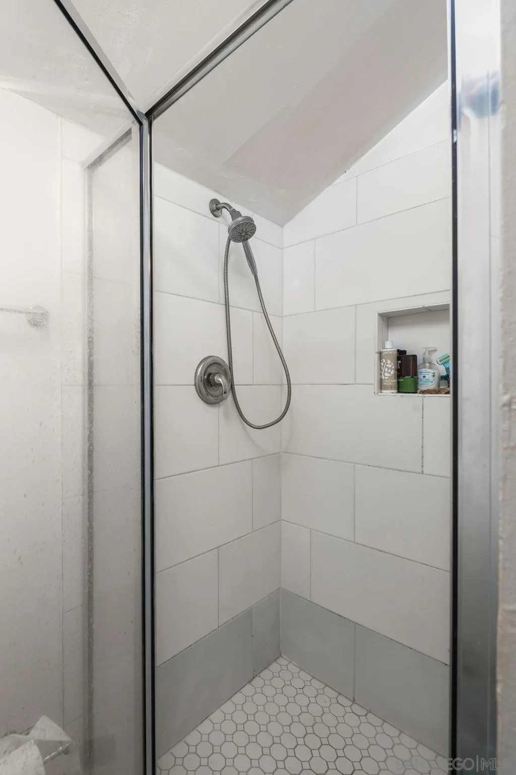 https://cdn.realtyfeed.com/cdn/127/260020463/7dcbc7ecfed3f7c07af98f9f5b0ae303.webp