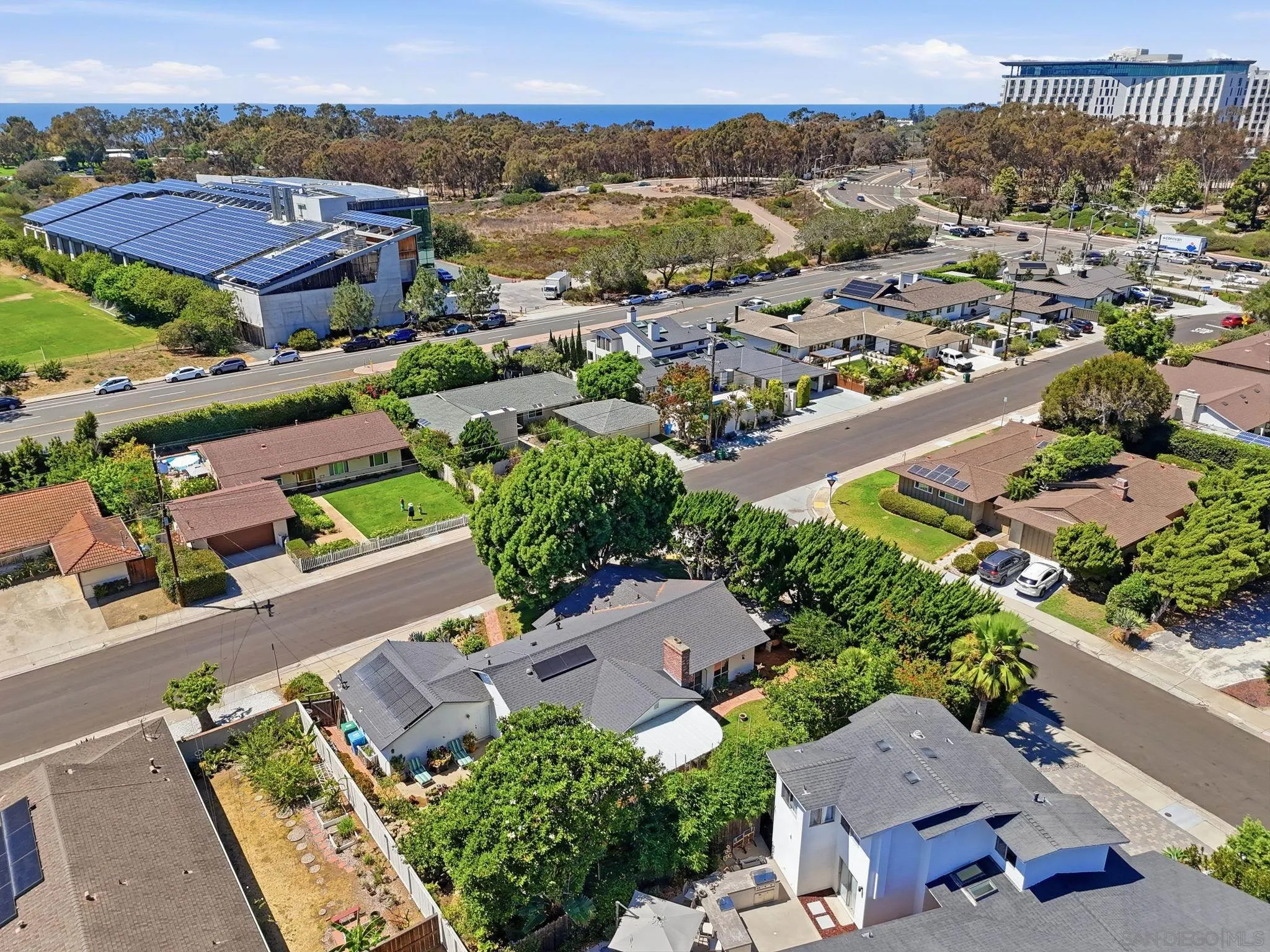https://cdn.realtyfeed.com/cdn/127/260020463/b614dc7c8bd84fd05d87b81be199681f.webp