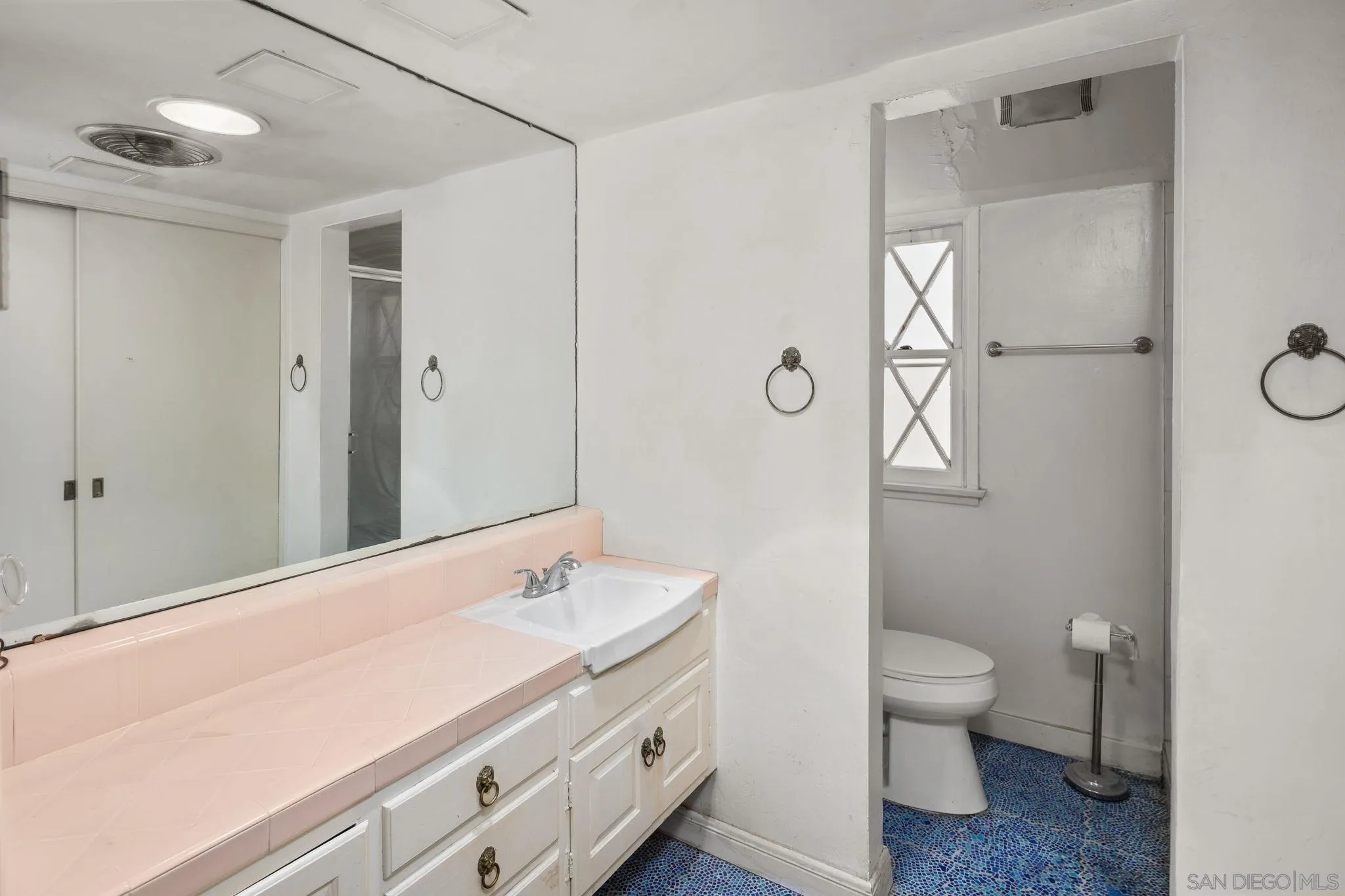 https://cdn.realtyfeed.com/cdn/127/260020463/c32e32d8f33163f2636a40db6d6a72b5.webp