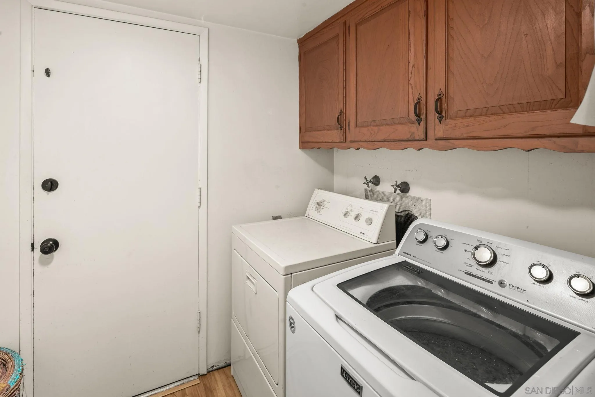 https://cdn.realtyfeed.com/cdn/127/260020463/e6e6383e59b727f879d434122b8ff119.webp