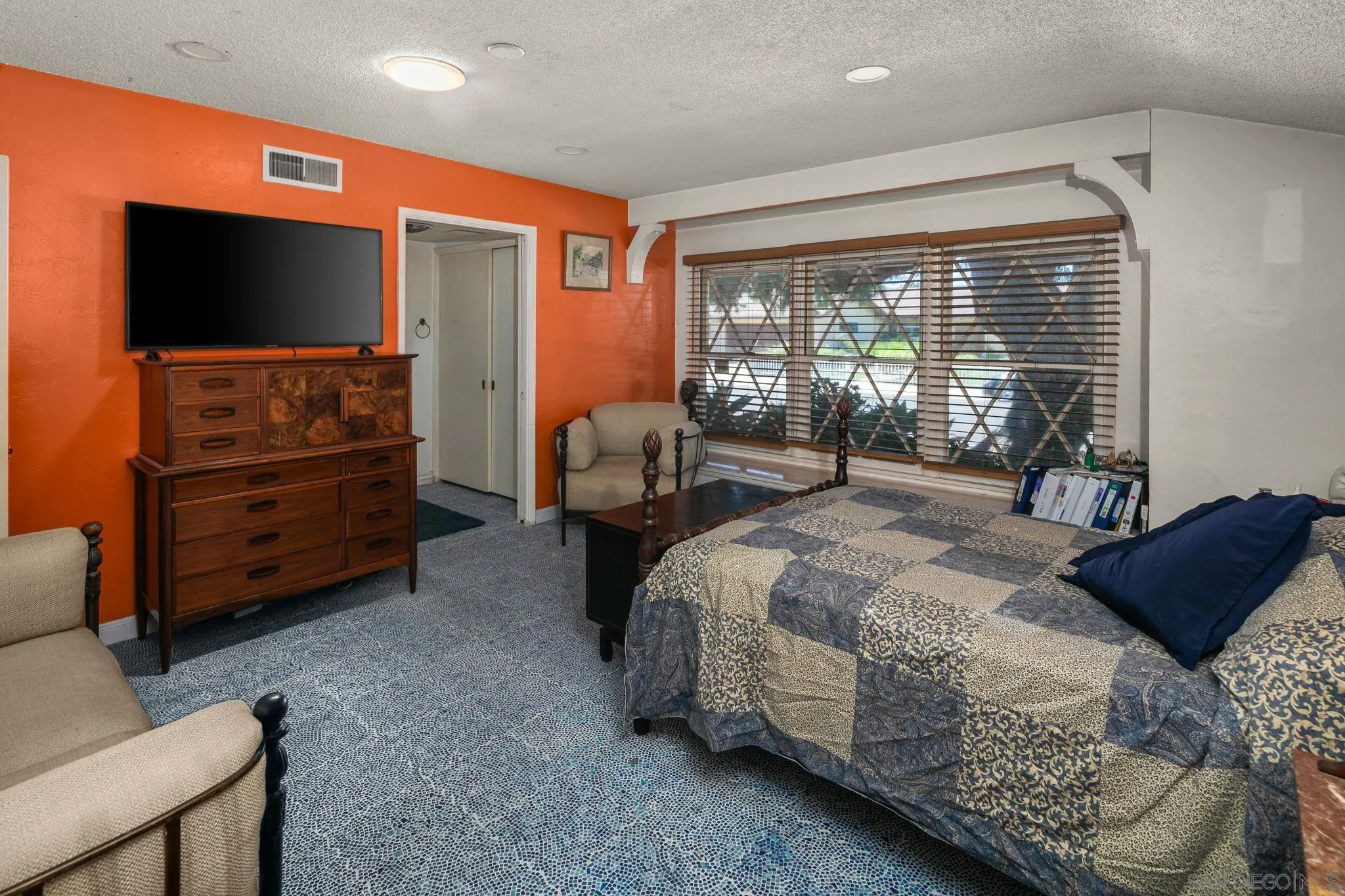 https://cdn.realtyfeed.com/cdn/127/260020463/f8cae25b79709c41f891d70380766305.webp