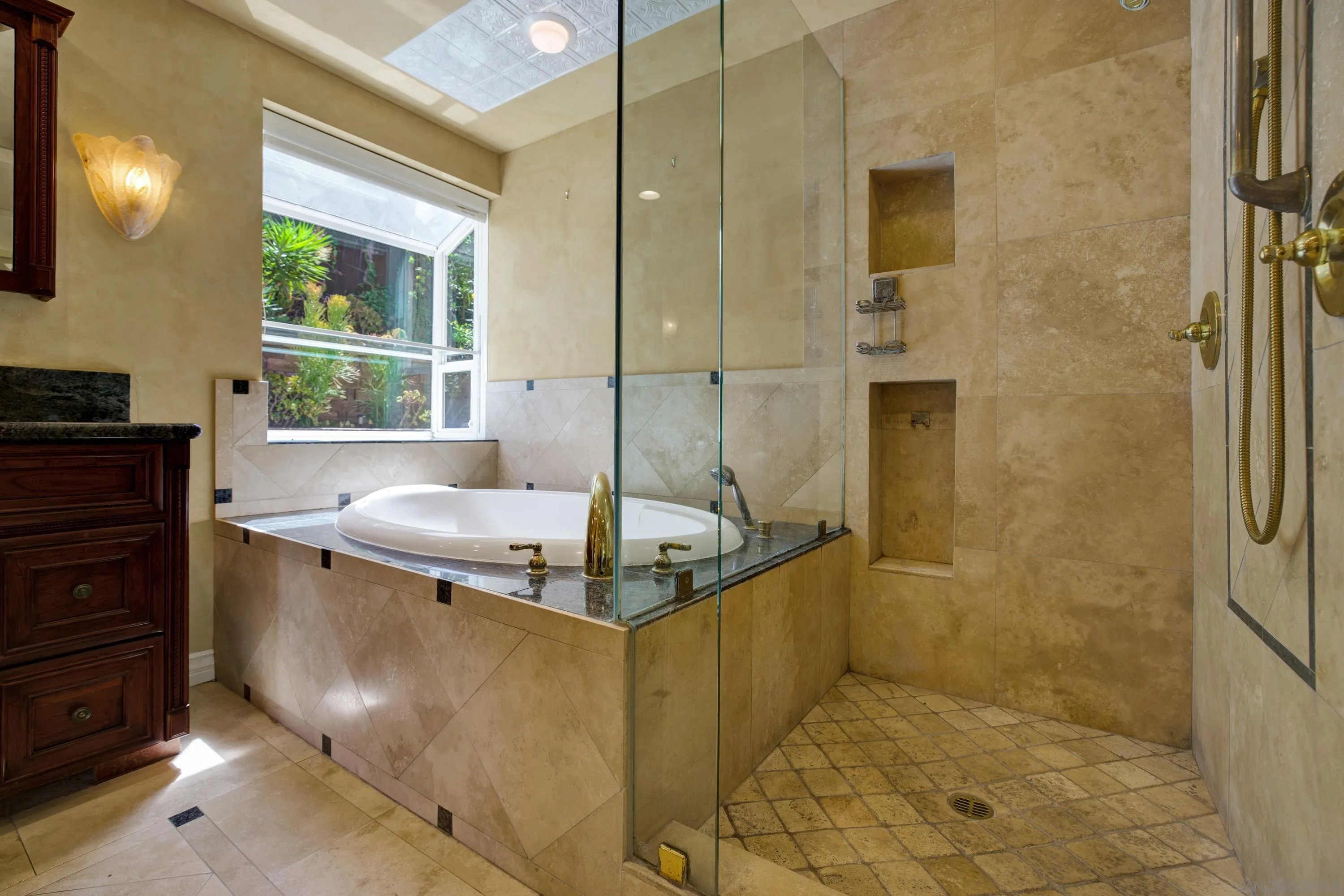 https://cdn.realtyfeed.com/cdn/127/260020466/5817fcec6e4eff8af30a892c69f4dc5f.webp