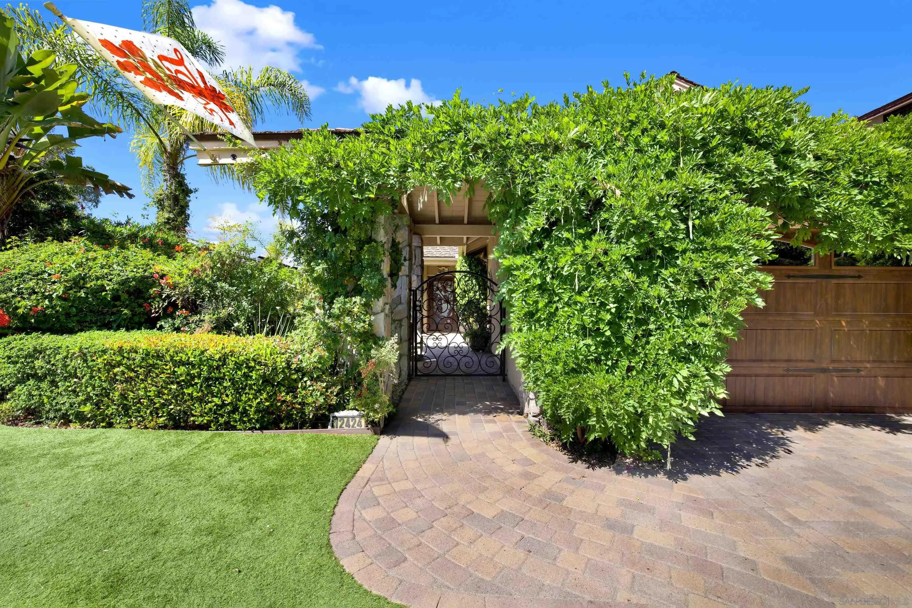 https://cdn.realtyfeed.com/cdn/127/260020466/cb95bc101cb4d69a77423e025d5a2ef2.webp