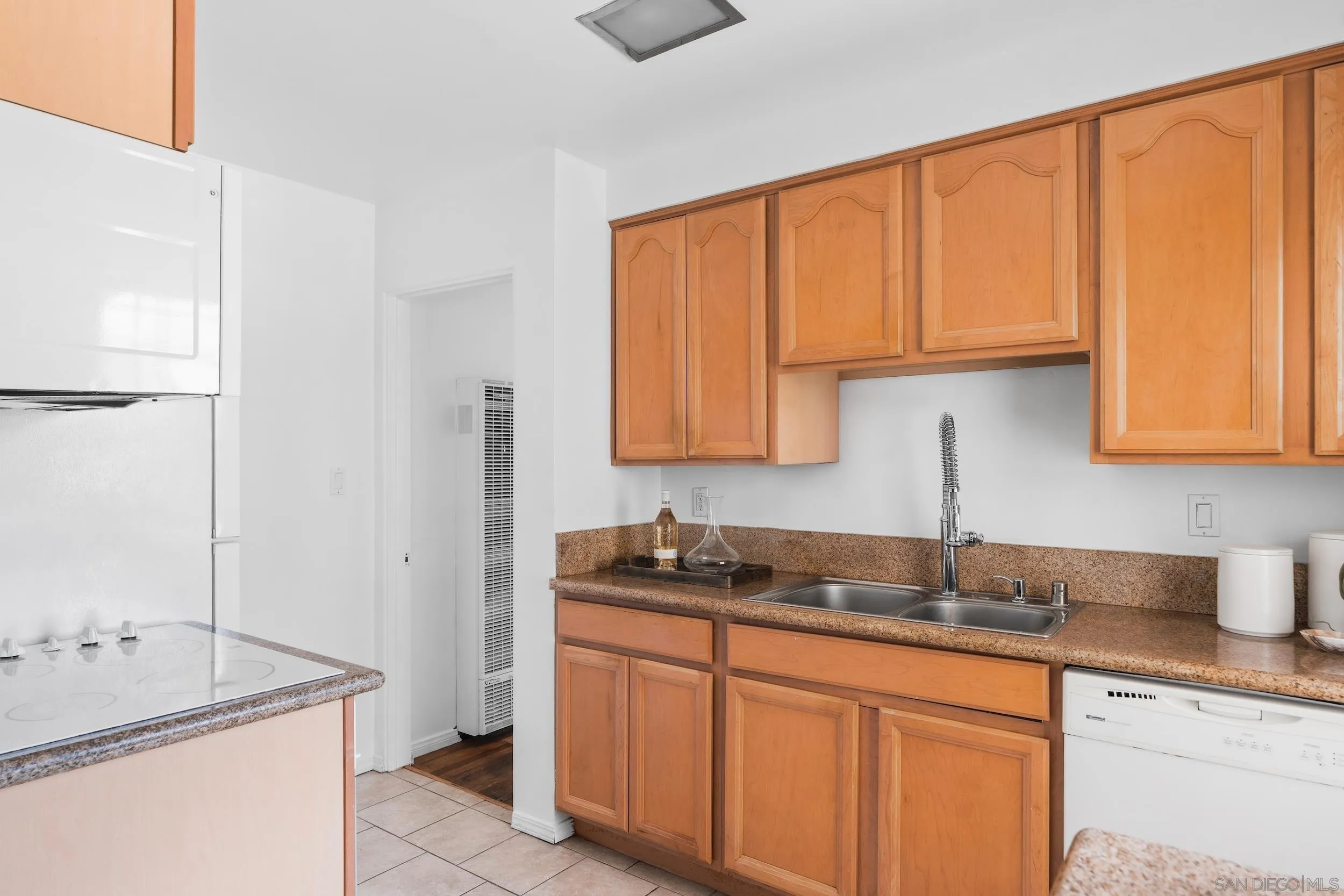 https://cdn.realtyfeed.com/cdn/127/260020468/13e3ed87f5008e4fcf06fbe7f8c5ba4d.webp