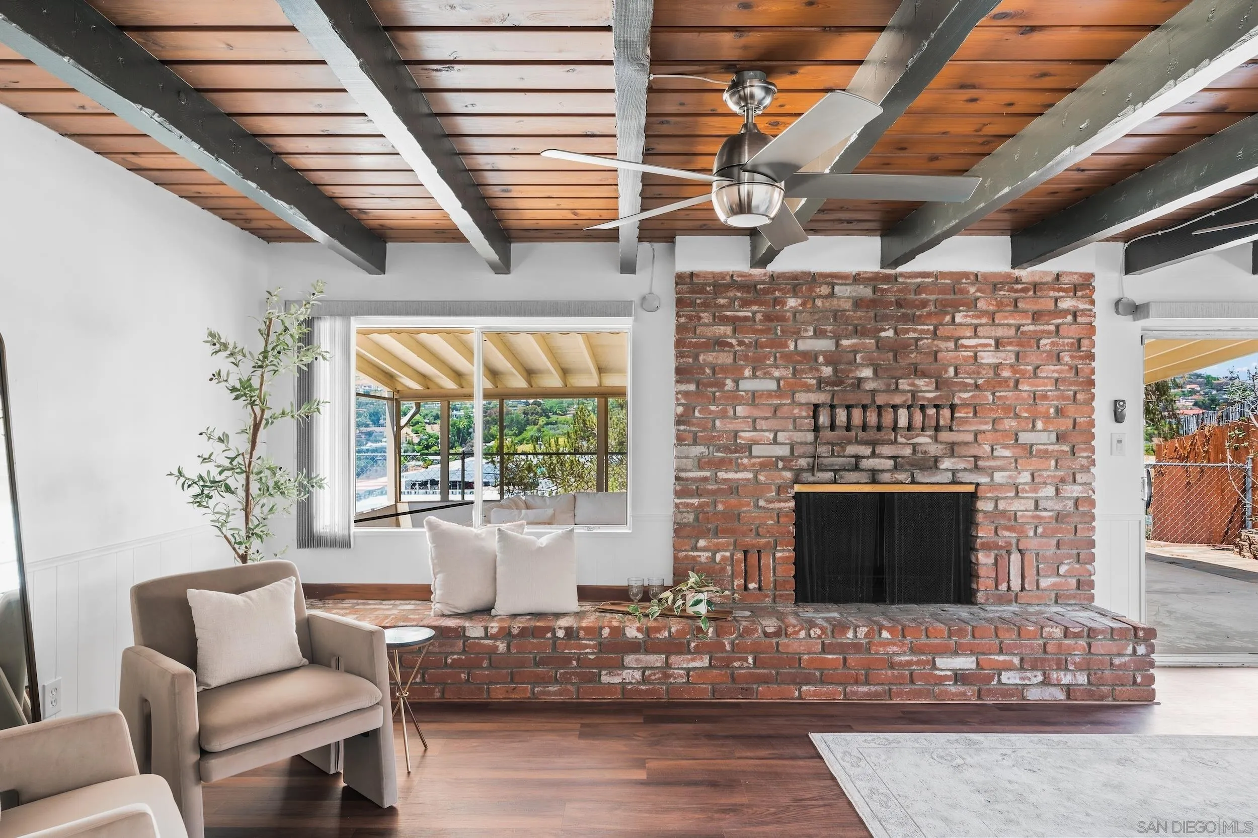 https://cdn.realtyfeed.com/cdn/127/260020468/360a33affbf1298feba3ed817dcf1b89.webp