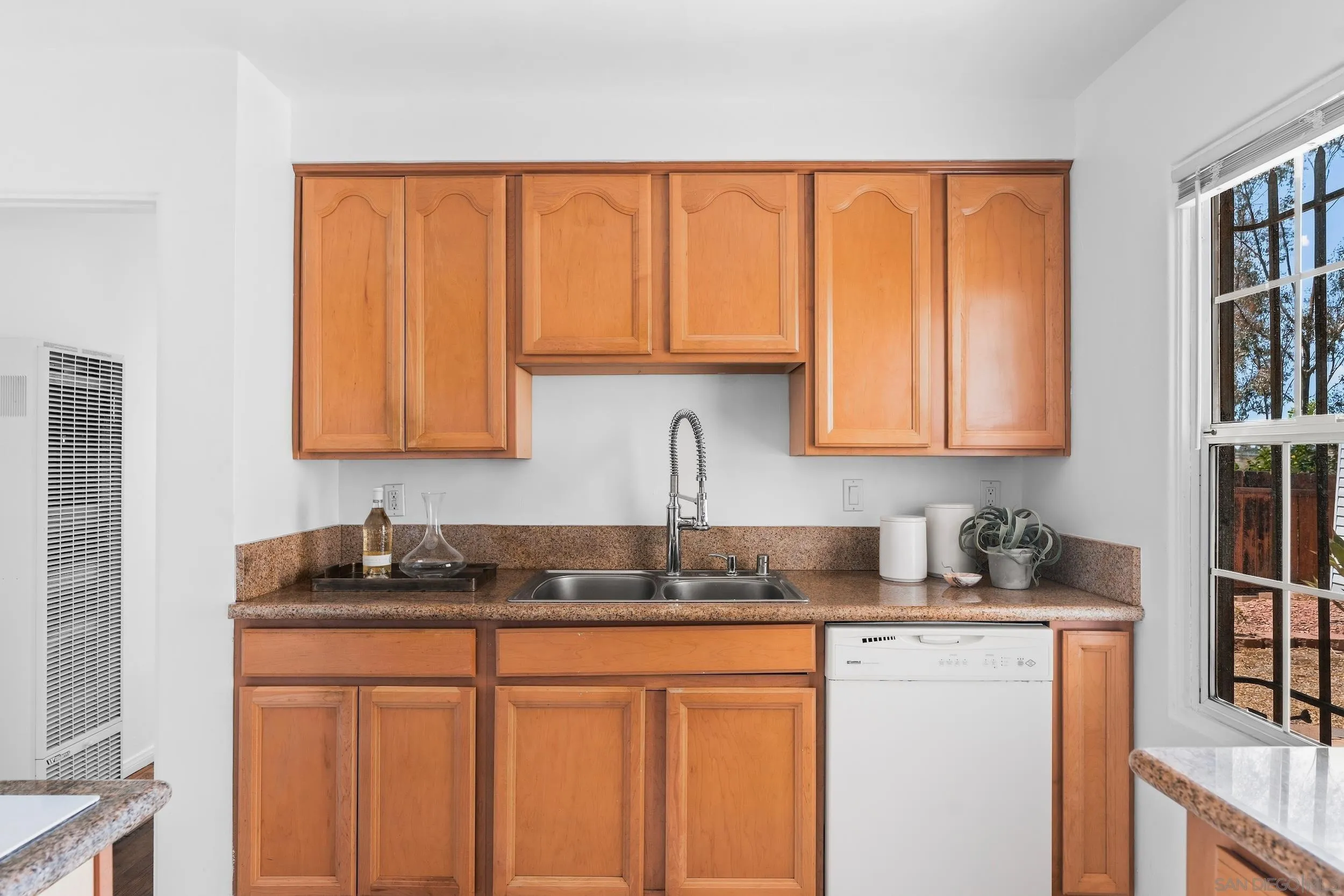 https://cdn.realtyfeed.com/cdn/127/260020468/ebc5bbc623ab9804a2b2fe55e284ded6.webp