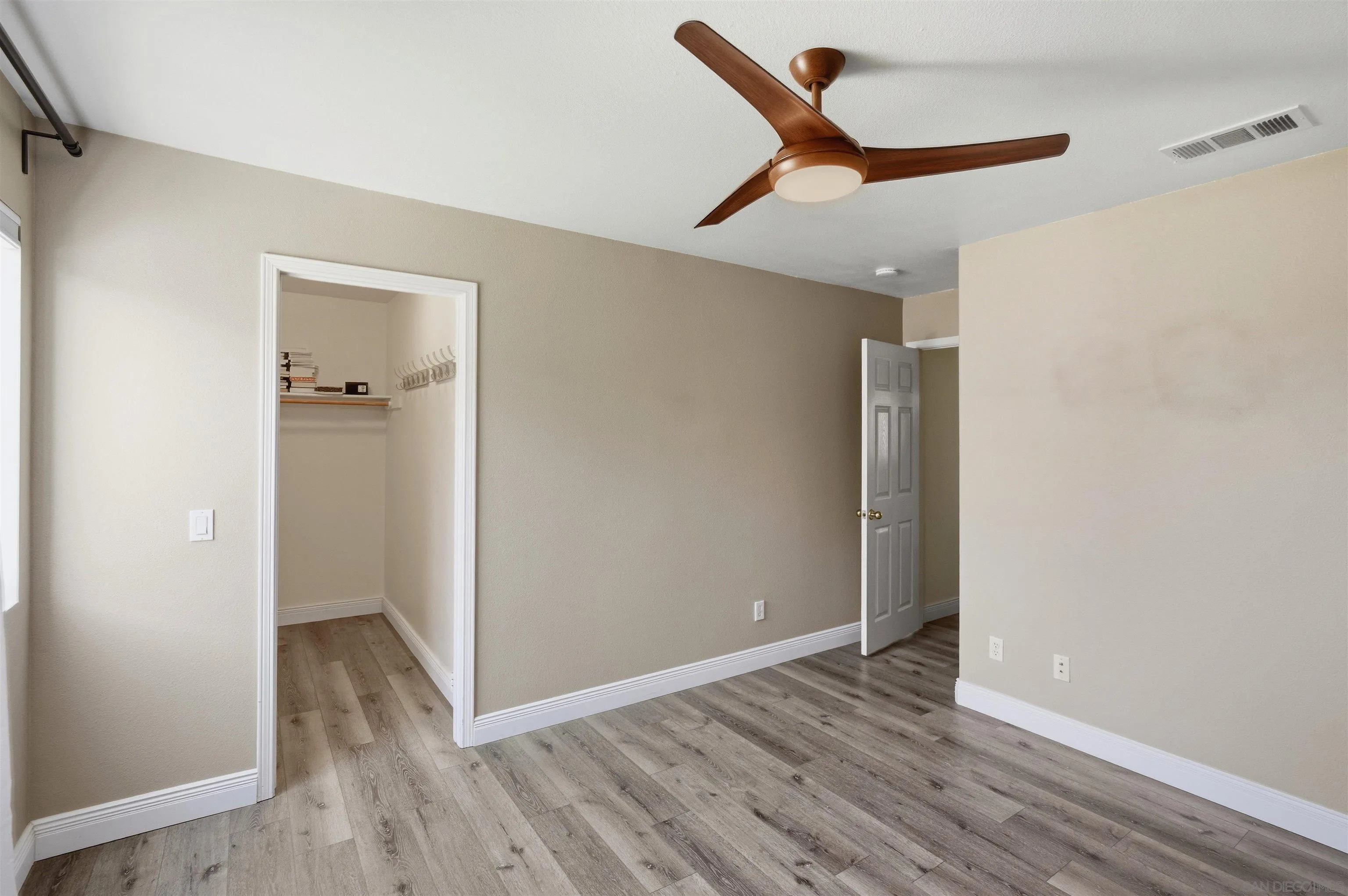 https://cdn.realtyfeed.com/cdn/127/260020469/778b4eb6c5748c2016f7a52a1d671653.webp