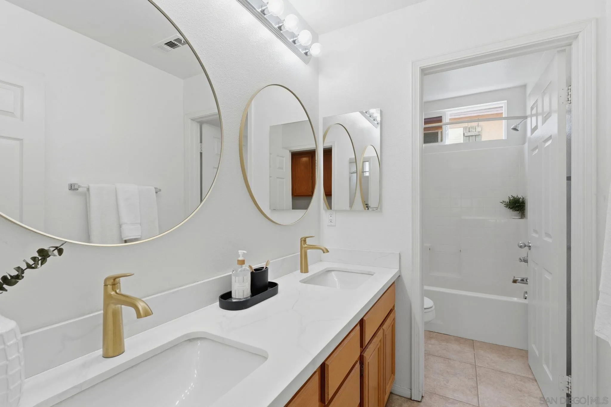 https://cdn.realtyfeed.com/cdn/127/260020469/817abb8af920c2377682d192b1a4e5fc.webp