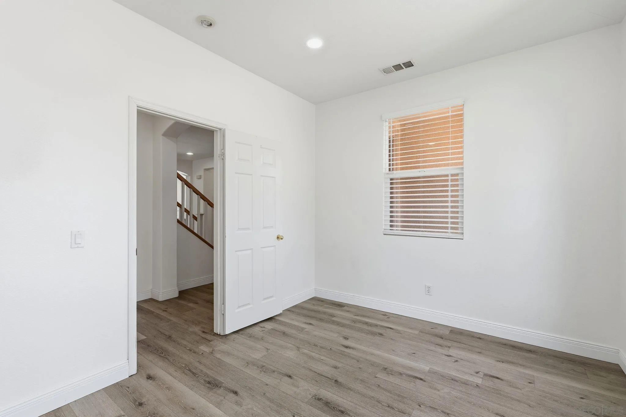 https://cdn.realtyfeed.com/cdn/127/260020469/e23d22f16397862e030e80b77f356d16.webp
